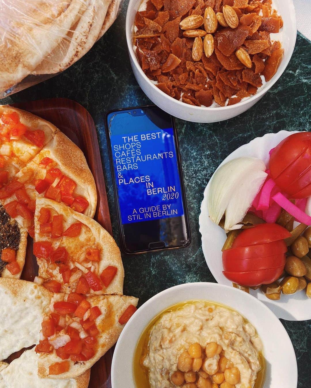 STIL IN BERLINのインスタグラム：「What’s your favourite place for anything chickpeas? The Lebanese Akroum on Sonnenallee is mine - and in my current guide (get it via the link in my bio) #foodinberlin #berlinfoodie #sonnenallee #berlinfoodguide #berlinfood #berlinrestaurant」