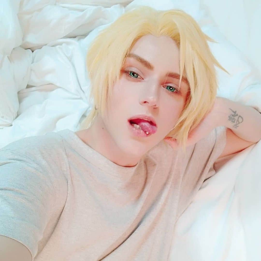 Gesha Petrovichのインスタグラム：「Happy B-day #AshLynx 🎉 This character close to me, so i feel like this is my own birthday 🤣❤️ I hope soon refresh my  BF cosplay 😍 🐠🍌 BANANA FISH／アッシュ・リンクス  #アッシュ・リンクス誕生祭2020 #bananafish  And i have OnlyFans now, nothing vulgarity just it easier to use than P❤️treon. 👉 💕 Onlyfans.com/gesha_p 💕  I will post selfies and 🌶️ content, full works and exclusive as usual on  P❤️treon.com/GeshaCos」