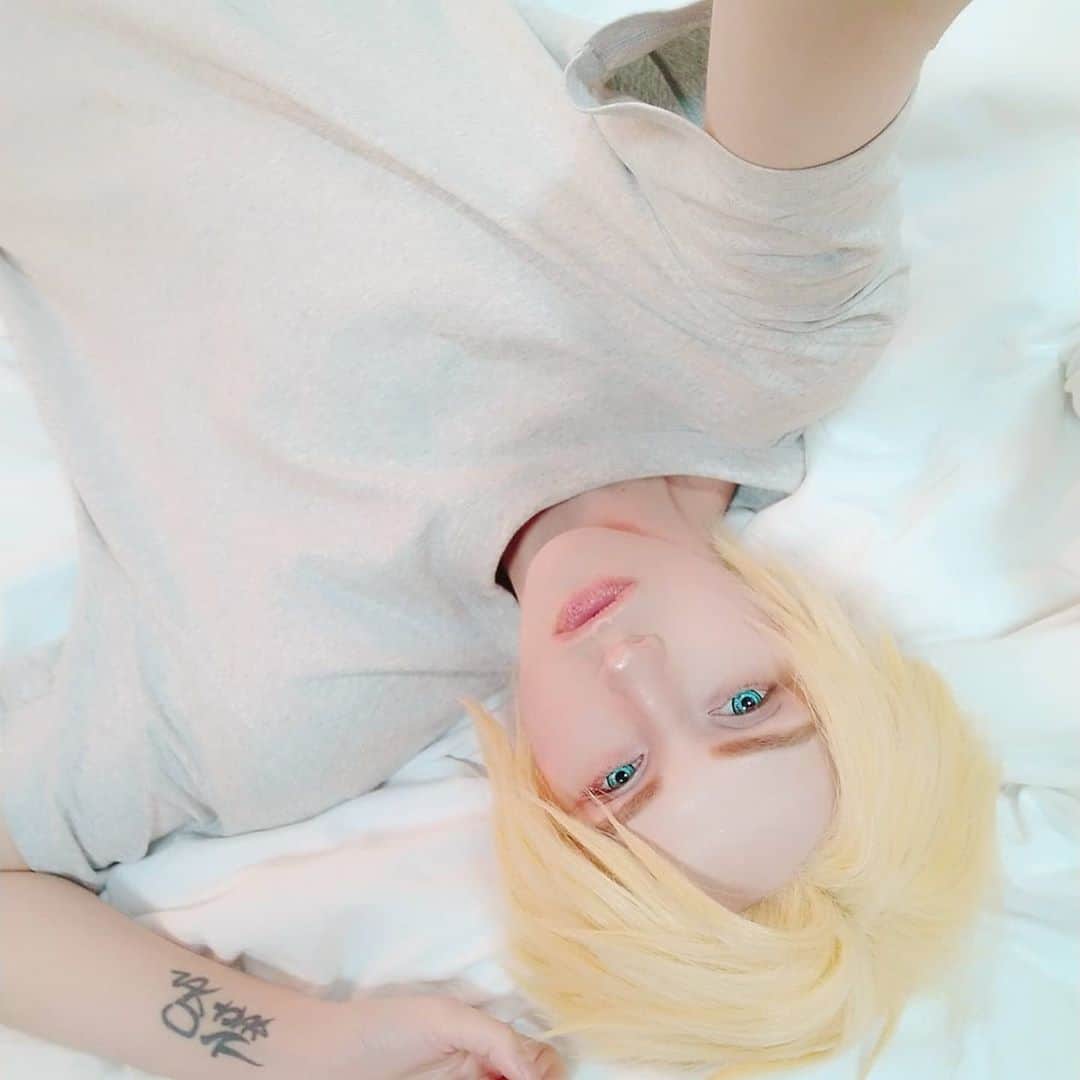 Gesha Petrovichさんのインスタグラム写真 - (Gesha PetrovichInstagram)「Happy B-day #AshLynx 🎉 This character close to me, so i feel like this is my own birthday 🤣❤️ I hope soon refresh my  BF cosplay 😍 🐠🍌 BANANA FISH／アッシュ・リンクス  #アッシュ・リンクス誕生祭2020 #bananafish  And i have OnlyFans now, nothing vulgarity just it easier to use than P❤️treon. 👉 💕 Onlyfans.com/gesha_p 💕  I will post selfies and 🌶️ content, full works and exclusive as usual on  P❤️treon.com/GeshaCos」8月13日 0時36分 - petrovichgesha