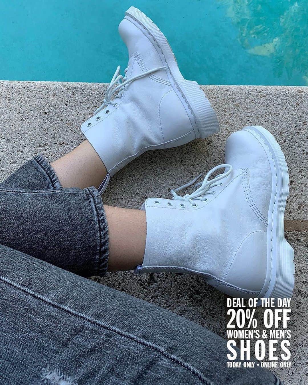 Urban Outfittersさんのインスタグラム写真 - (Urban OutfittersInstagram)「Today's Deal of the Day: Take 20% off shoes online! Link in bio to shop.」8月13日 0時49分 - urbanoutfitters