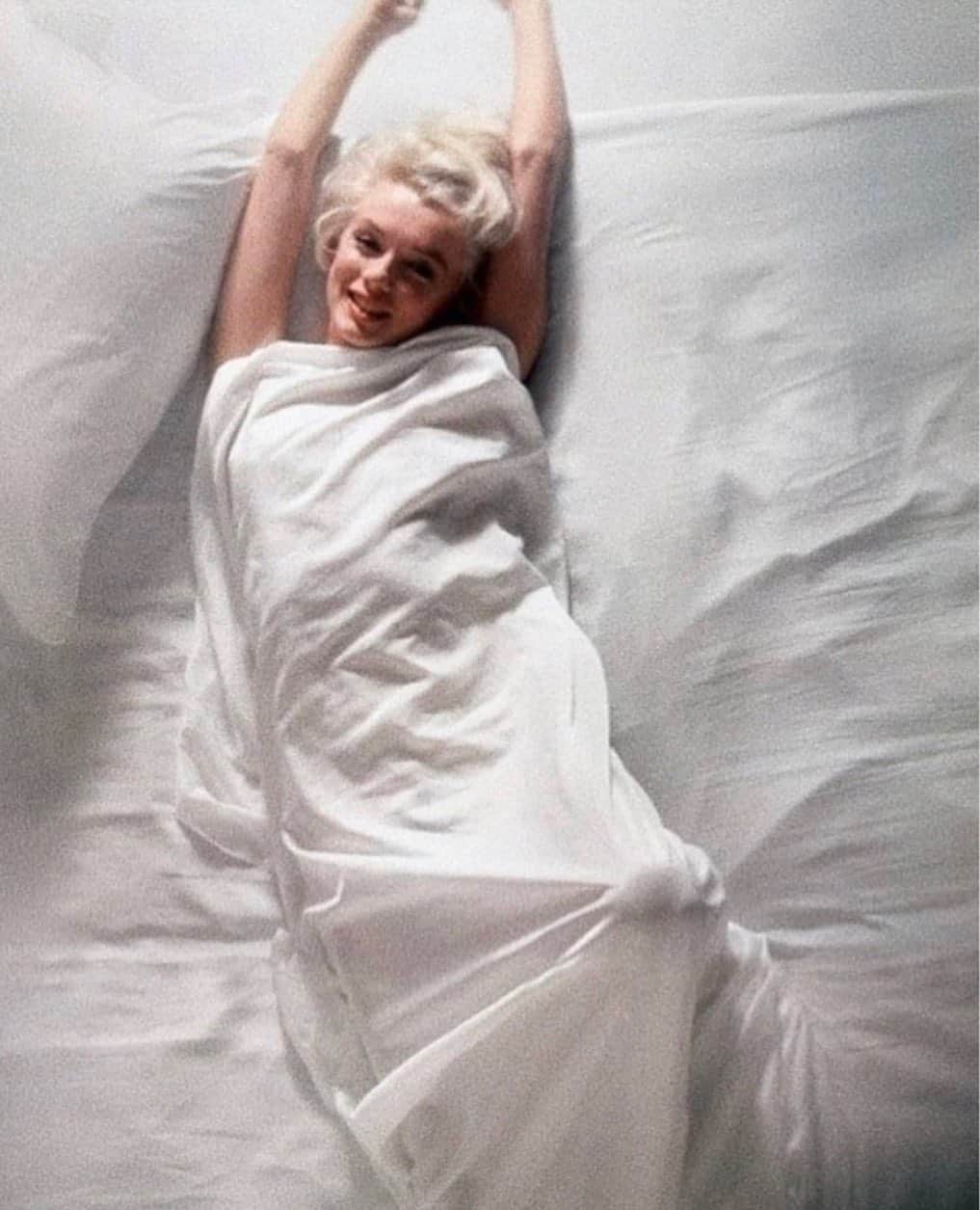 のインスタグラム：「Our sentiments exactly, Marilyn. #mood #marilynmonroe #letstayinbed」
