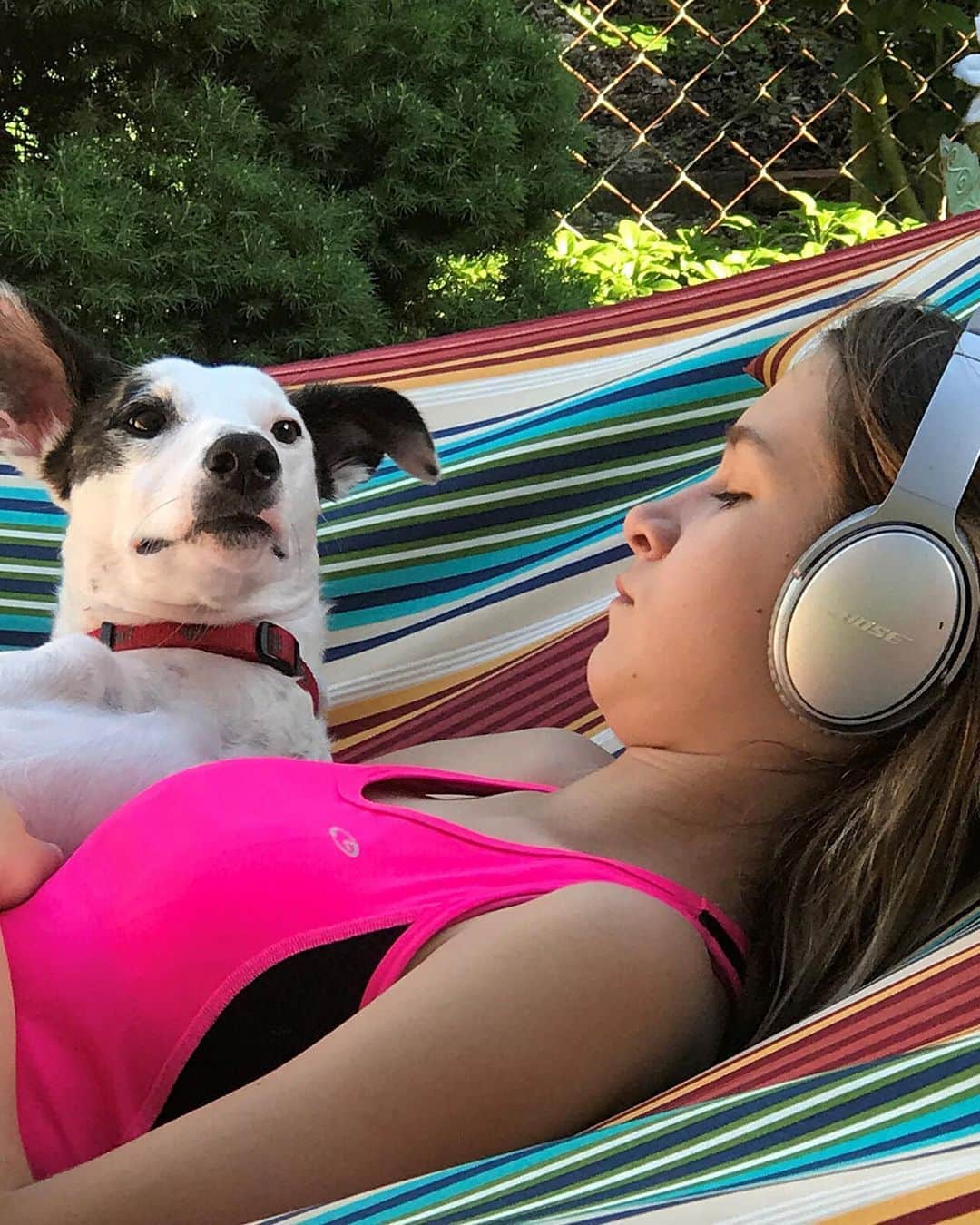 BOSEさんのインスタグラム写真 - (BOSEInstagram)「From new puppies to pool floats, our employees are getting outside and staying busy. ➡️ #PeopleOfBose」8月13日 0時49分 - bose