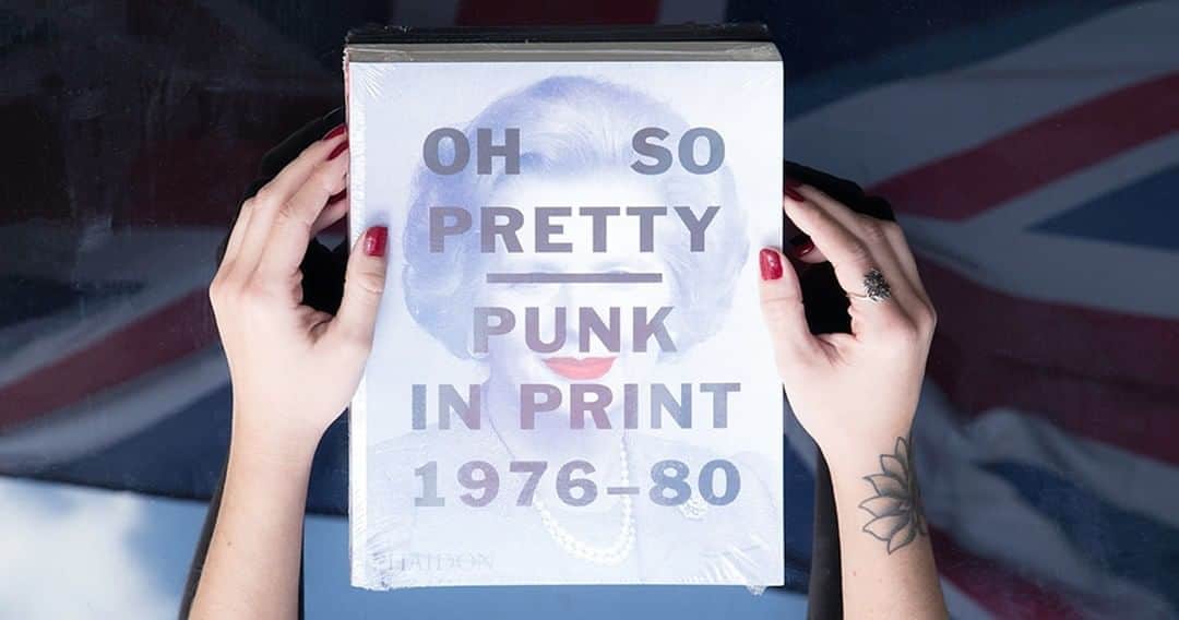 アンダーグラウンドのインスタグラム：「Oh So Pretty: Punk in Print 1976-80⁠ ⁠ Oh So Pretty: Punk in Print 1976-80 is an unrivalled collection of visually striking ephemera from Britain’s punk subculture. It presents 500 artefacts – zines, gig posters, flyers, and badges – from well-known and obscure musical acts, designers, venues, and related political groups. While punk was first and foremost a music phenomenon, it reflected a DIY spirit and instantly recognisable aesthetic that was as raw and strident and irrepressible as the music.⁠ ⁠ As disposable as the items in this book once were, together they tell a story about music, history, class, and art, and document a seismic shift in society and visual culture. A compelling visual portrait of a time, place, and subculture that raised a middle finger to modern society.⁠ ⁠ From the Underground Book Collection with a direct link in the bio」