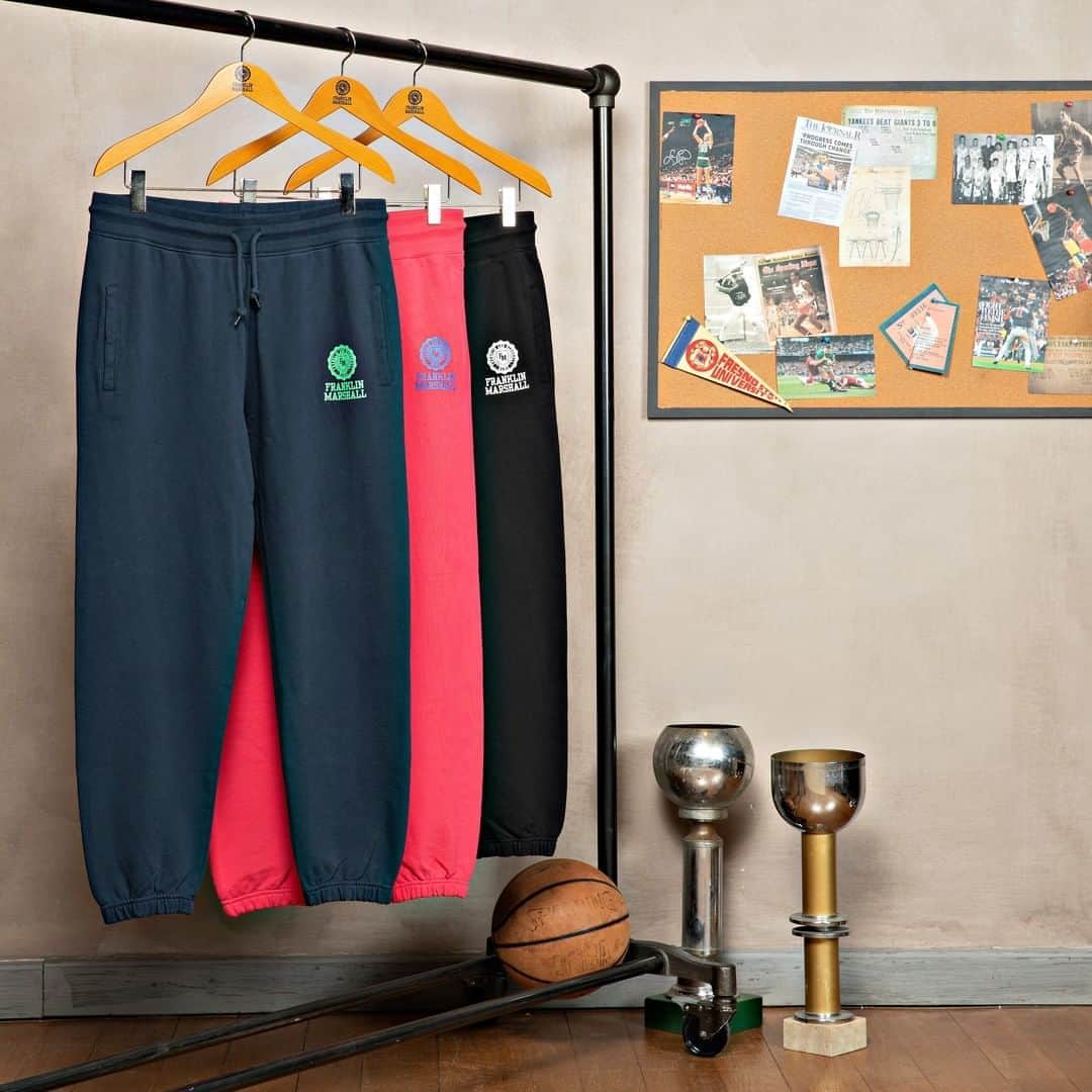 フランクリン&マーシャルのインスタグラム：「FRANKLIN & MARSHALL  SS2020 COLLECTION   Unique shapes and soft touches   #franklinandmarshall #newcollection #ss20 #sweatpants」