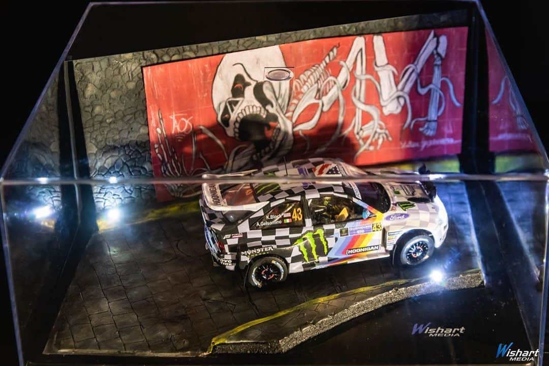 ケン・ブロックさんのインスタグラム写真 - (ケン・ブロックInstagram)「Look again… wow! I had to do a double take. This is a 1/24 scale model of my Ford Escort RS Cossie V2 pictured inside one of the underground tunnels from the Guanajuato Street Stage at WRC Mexico earlier this year. The attention to detail made by Wishart Media (@aaron_wishart) of my #BlockEscortCossieV2, the cobblestone street, the wall art, all the way down to the 1/24 model of @AlexGelsomino and his pace notes - is all very rad!! Nice work! #bestfans #RallyMexico #FordEscort」8月13日 1時02分 - kblock43