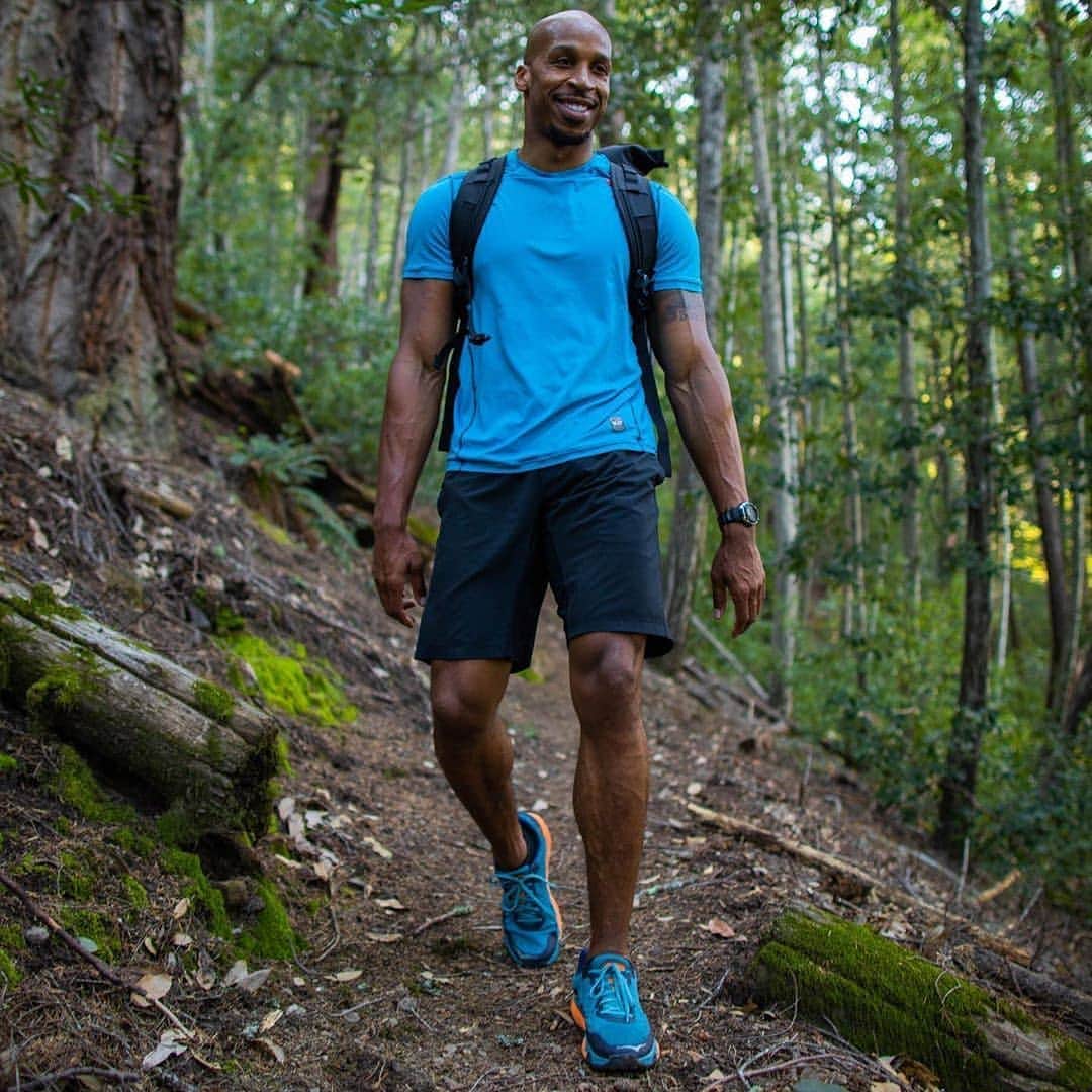 ホカオネオネのインスタグラム：「"No gym, No Problem 💪🏽" - HOKA Fan @ianthonybarlow #timetofly」