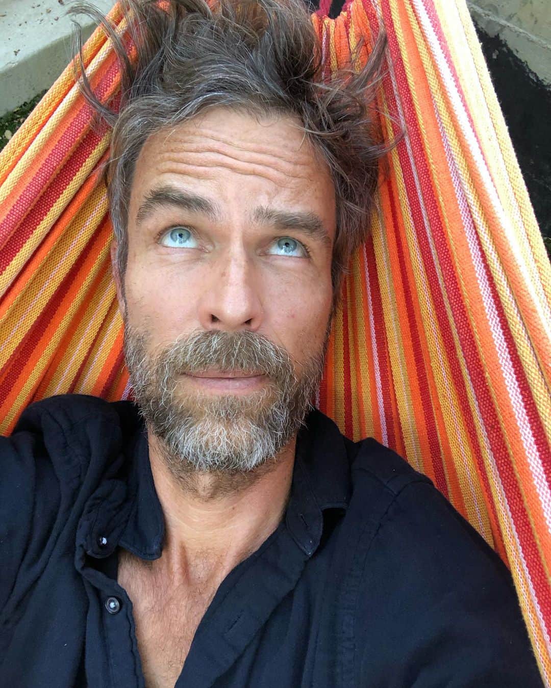 JR・ボーンのインスタグラム：「Trying to figure out wtf’s going on up there lately.   Mind of its own」