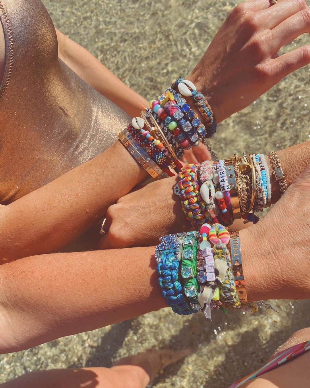 ダニジョーのインスタグラム：「All stacked up 🌈」