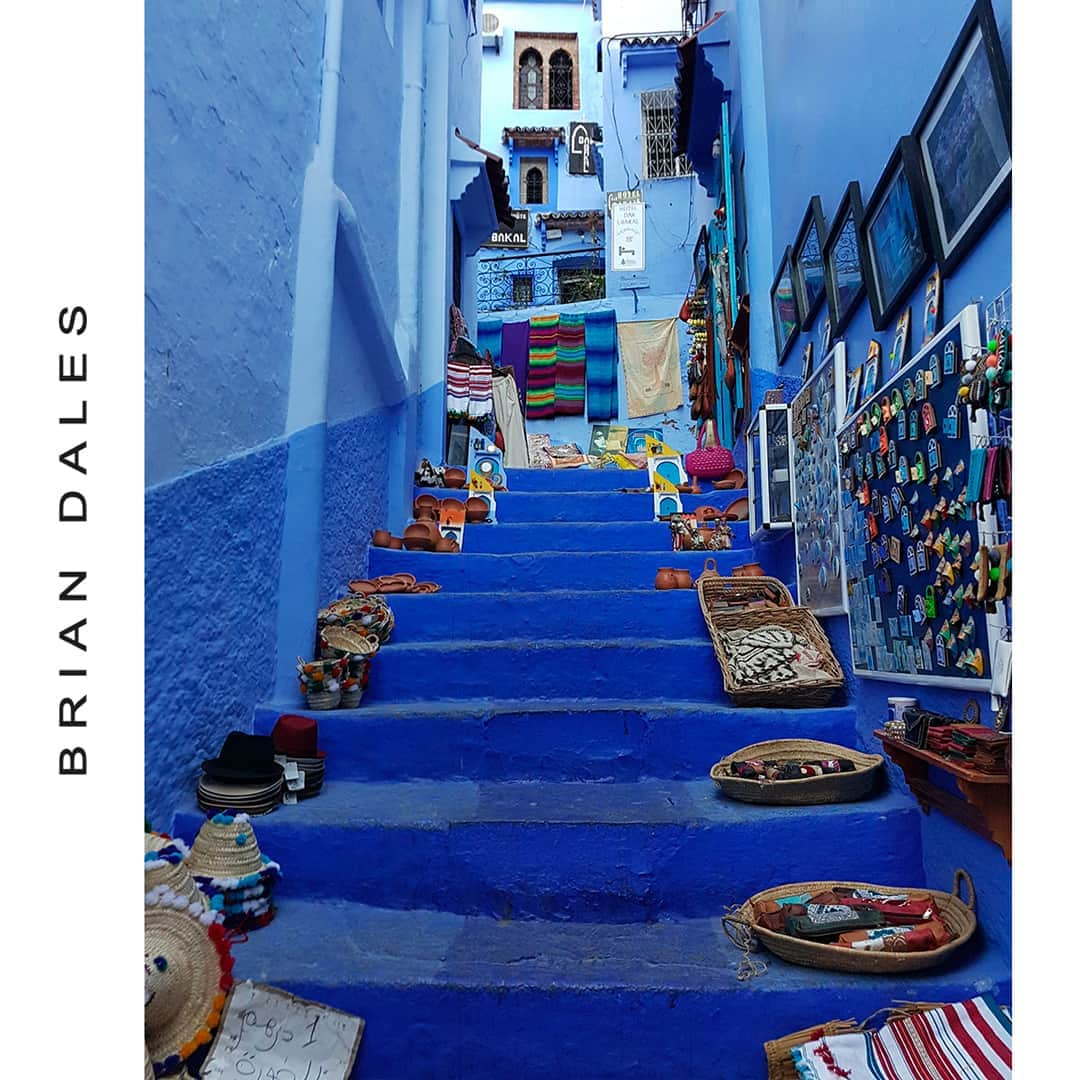 ブライアンデールズさんのインスタグラム写真 - (ブライアンデールズInstagram)「Step by step, towards holidays.⁣ .⁣ .⁣ .⁣ #blue #visitingplaces #holidays #blueshades #steps #summer #summerholidays #colors #instacolors #vacations #summervibes #」8月13日 1時23分 - briandalesofficial