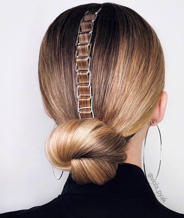 Sam Villaさんのインスタグラム写真 - (Sam VillaInstagram)「Feeling like you need a little #hairinspiration? #Stylist @viola_pyak always amazes us with her perfect balance of classic styles coupled with an unexpected #twist. ⠀ ⠀ Craving more inspiration? Go to the #SamVilla Pinterest and pin with us! Link in bio.」8月13日 1時34分 - samvillahair