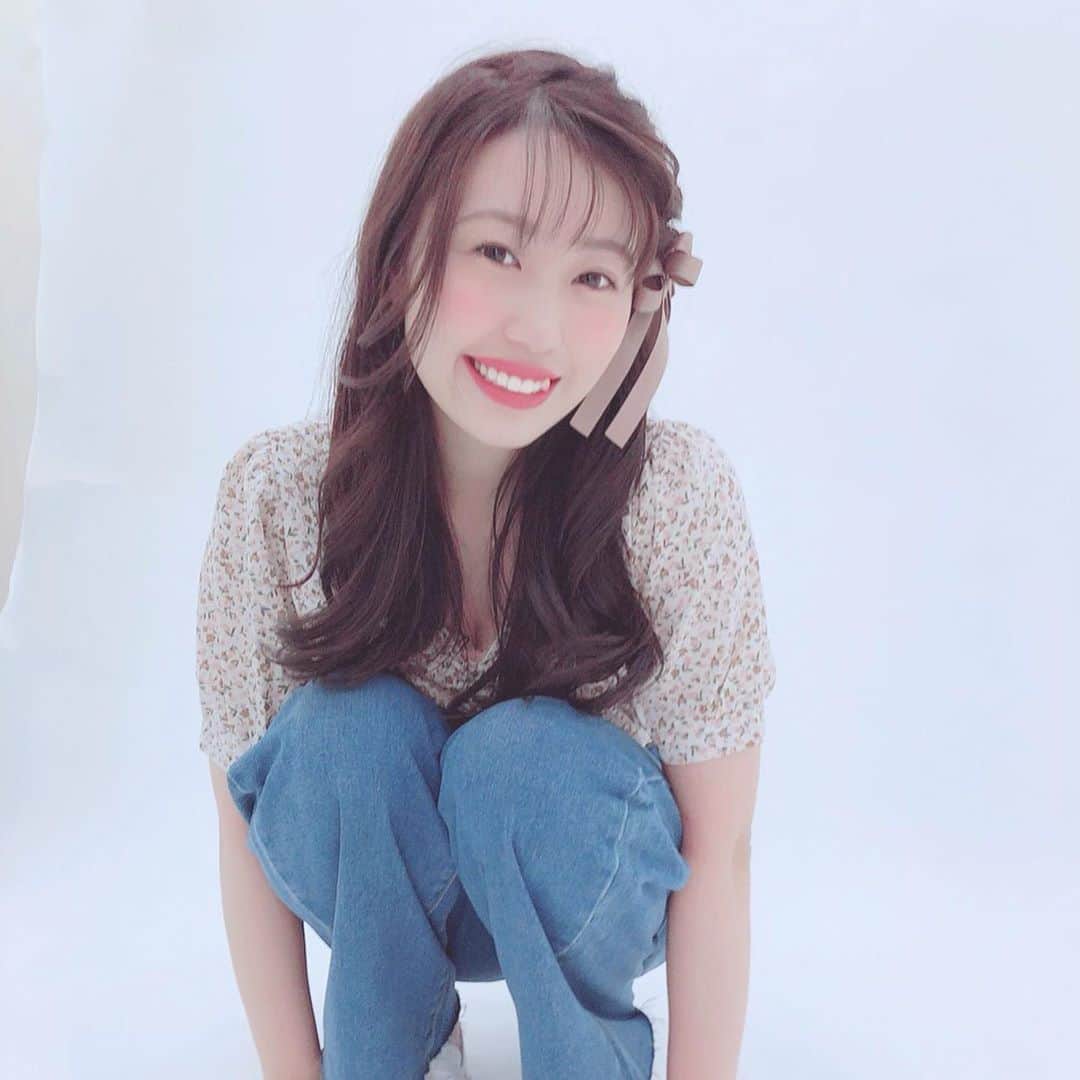 のインスタグラム：「8月14日(金) 各社掲載誌系サイン会連動撮影会 開催決定です📸💓 「撮影会の部」については15分ずつ4か所のローテーションで囲み撮りになります。  ・ 「掲載誌サイン会の部」については来場者全て1冊目のサインは無料でもらうことができます。 ・ 会場 水の広場公園 最寄駅 ゆりかもめ｢東京ビックサイト｣駅  ・ 【タイムテーブル】 1部　18:00～19：30 　18:00～19:00　撮影会の部 　19:00～19:30　掲載誌サイン会の部 ※チェキ撮影はは「掲載誌サイン会の部」のほうでピンチェキのみ受け付けます。 ・ 参加料　各部4000円 コロナウィルス感染予防対策として 今回は定員40名の完全予約制とさせていただきます。 ご了承ください。 ※掲載誌持参が参加条件となります。 ※現場でも若干数の販売あります ・ 掲載誌 『モトモト』　8月号 『Popteen』 　9月号 『パチンコ必勝本CLIMAX』　2018年12月～2020年8月  に楠木まゆは掲載されています！ ・ 予約方法は2枚目の写真にあります🙌 ・ この1枚目の写真が現在発売中のPopteenのオフショットです‪( ◜௰◝ ）‬ ・ 現在発売中なのはPopteenだけだと思うので、ぜひ購入の上撮影会に参加してくれたら嬉しいです💗 もし購入出来なくても予約出来たならば現場で購入出来るはずなのでとりあえず来てくれたら大丈夫！🙆‍♀️笑 ・ いつもの撮影会よりお安めですし今回は野外だし夏なので浴衣を着ます🏮👘🎆🎇 ・ ぜひ今からでも楠木まゆで予約して撮りに来てください🥺🙌 待ってます。 ・ #撮影会 #モデル #予約受付中 #お待ちしてます #popteen #モトモト #パチンコ必勝本climax」