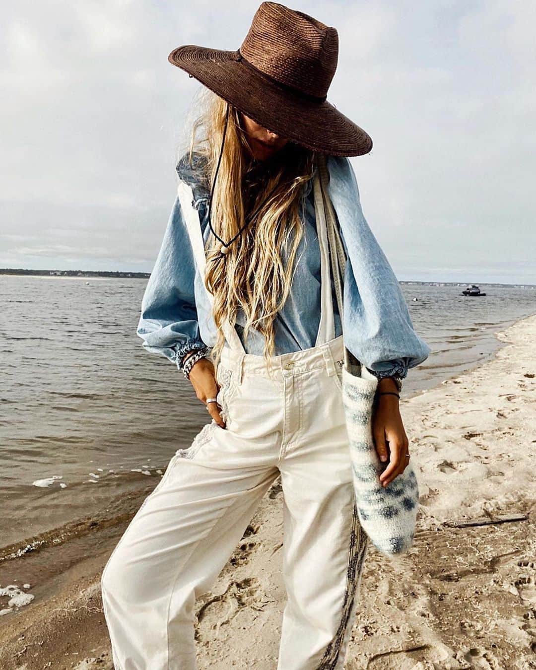 freepeopleさんのインスタグラム写真 - (freepeopleInstagram)「@pamelatick in the Higher Love Carpenter Pant and Lily of the Valley Blouse. #FPYourWay」8月13日 1時27分 - freepeople