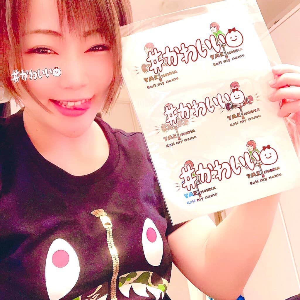 のインスタグラム：「皆様あたたかいな...♡ いつもほんまにありがとう😊  トレーニング終わって お肉食べね🍖 なんかアドレナリン凄いんやけど... 眠れませんwww 後楽園ホールの事で頭いっぱい  なんか噂によると 後楽園ホールの予約特典で チビ多恵グッズ(非売品)があるんやて〜 ※本間多恵扱い限定なっ♡  あとねー 14日はワクワク一杯 お楽しみに☺︎  8/14(金)18時40分オープニング開始 ACT後楽園ホール大会  チケット予約まだって方♡ 以下のサイトより受付しております ☟☟ https://www.actwresgirlz.com/ticket/  何かわからない方は DMくださいませ✨ チケット関係以外のお返事は 出来かねます。 ご了承ください🙇‍♀️  また、ホームページにて 感染症対策として注意事項が記載されております⚠️ こちらもご確認よろしくお願い致します🤲  https://www.actwresgirlz.com/08-14fri-%e5%be%8c%e6%a5%bd%e5%9c%92%e3%83%9b%e3%83%bc%e3%83%ab%e5%a4%a7%e4%bc%9a/  #アクトレスガールズ #後楽園ホール #本間多恵」