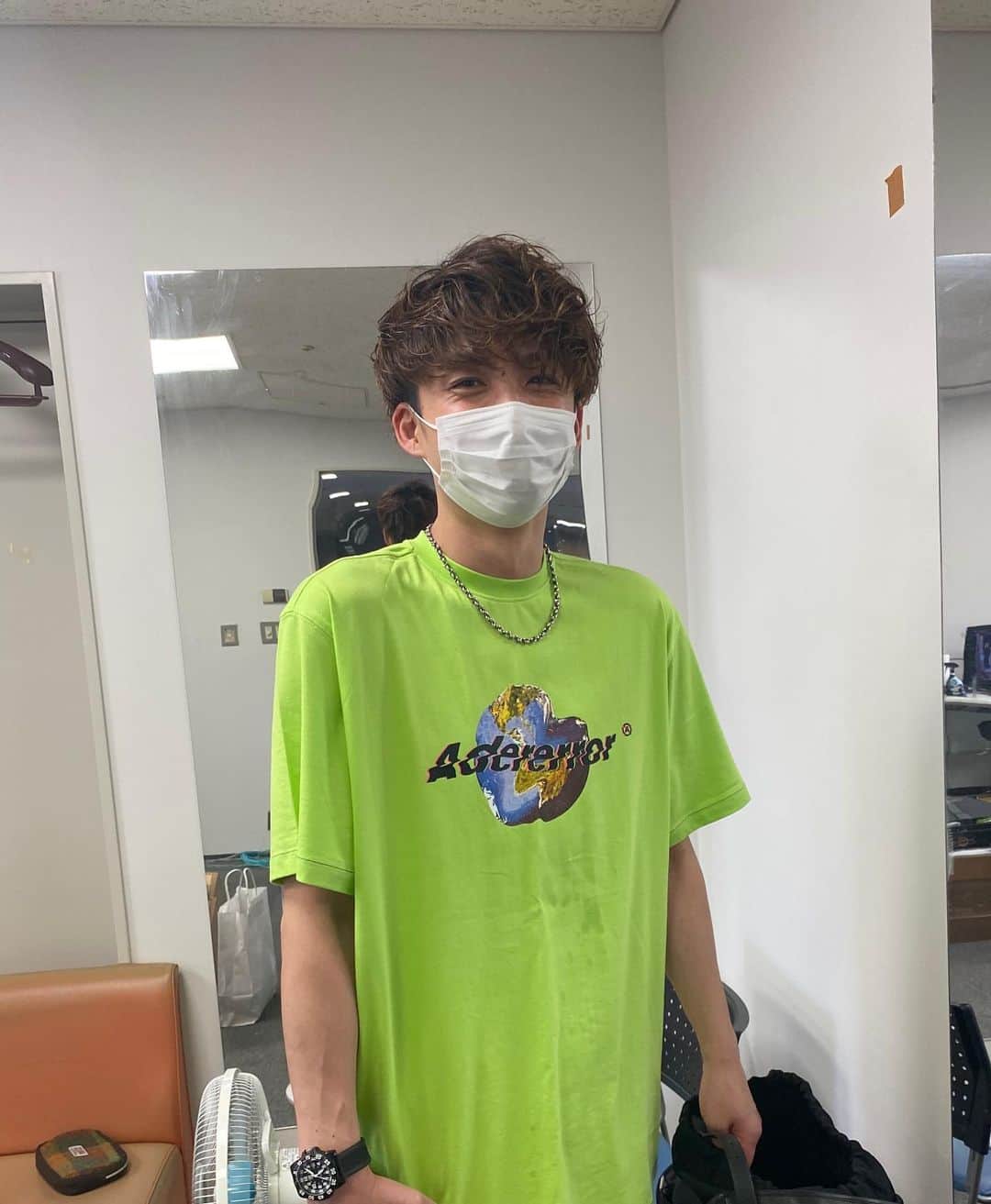 のインスタグラム：「． ． 暑中お見舞い申し上げます！ 変化についていけなかったり、前のフミヤ期を想いひっそり泣いたりしても良いと思います。それがヒトやし。わたしはこのperm期も受け入れ立ち上がって称賛し合いたいと思います！！いつも色んな顔を見せてくださるゆずるさんに👏 皆様のご健康をお祈り申し上げます！ ． #ゆず兄  #アインシュタイン さん #perm」