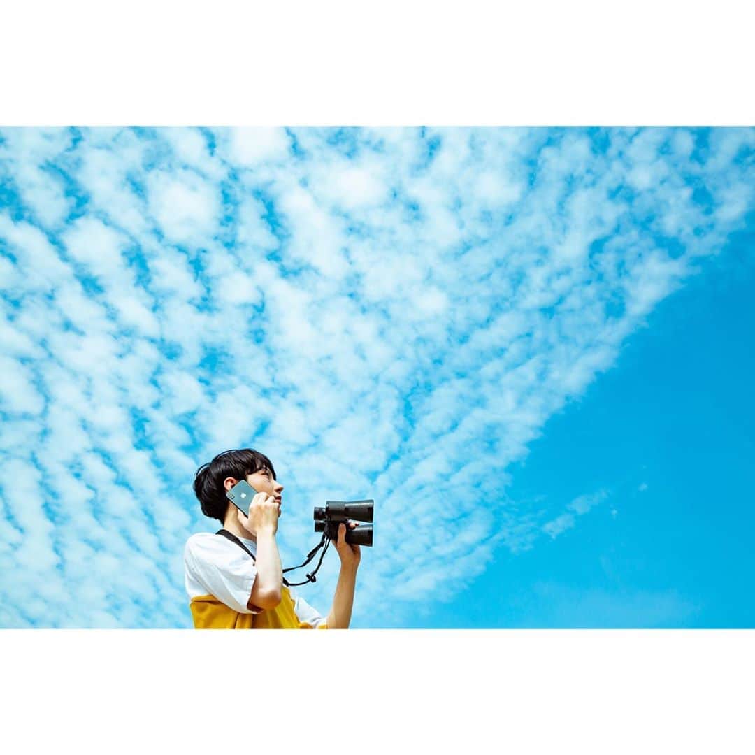 木村華子さんのインスタグラム写真 - (木村華子Instagram)「ここ最近 @mineo_jp さんのインスタアカウントの #本日はスマホ記念日 撮影をさせていただいています。 今日は #航空安全の日 ！ 撮影日は運が良く、良い空で一安心でした。 モデルは劇団「安住の地」の沢栁優大さんです。 ・ ・ ・ #photo #photoshoot #photooftheday #photo_jpn #photographer #ig_japan #model #ig_sky #sky #bluesky #portrait #instaportrait #mineo #ig_model #ig_portrait #ポートレート #被写体 #モデル #メンズモデル #メンズモデル撮影 #人物写真 #人物撮影 #一眼レフ #写真 #撮影 #空 #カメラマン #フォトグラファー」8月12日 16時53分 - hanako_kimura_days