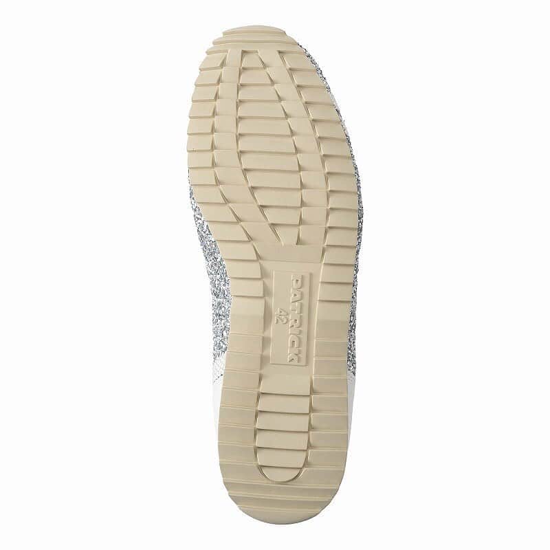 パトリックラボさんのインスタグラム写真 - (パトリックラボInstagram)「𝐒𝐔𝐋𝐋𝐘-𝐇𝐋_𝐒𝐋𝐕  パトリック＜SULLY（シュリー）＞の素材提案モデルです。 PVC（ポリ塩化ビニル）のグリッター素材を採用。 キラキラと輝くグリッター素材は足元を華やかに演出します。  #patrick_labo #patrickshoes #sneaker #sneakers #shoes #kicks #靴 #instashoes #instakicks #sneakerhead #sneakerheads #nicekicks #sneakerfreak #kickstagram #shoestagram #patrickshoes #パトリック #パトリックスニーカー #madeinjapan #french #patrickpeople #patrick #新作情報 #大人スニーカー」8月12日 17時11分 - patrick_jpn