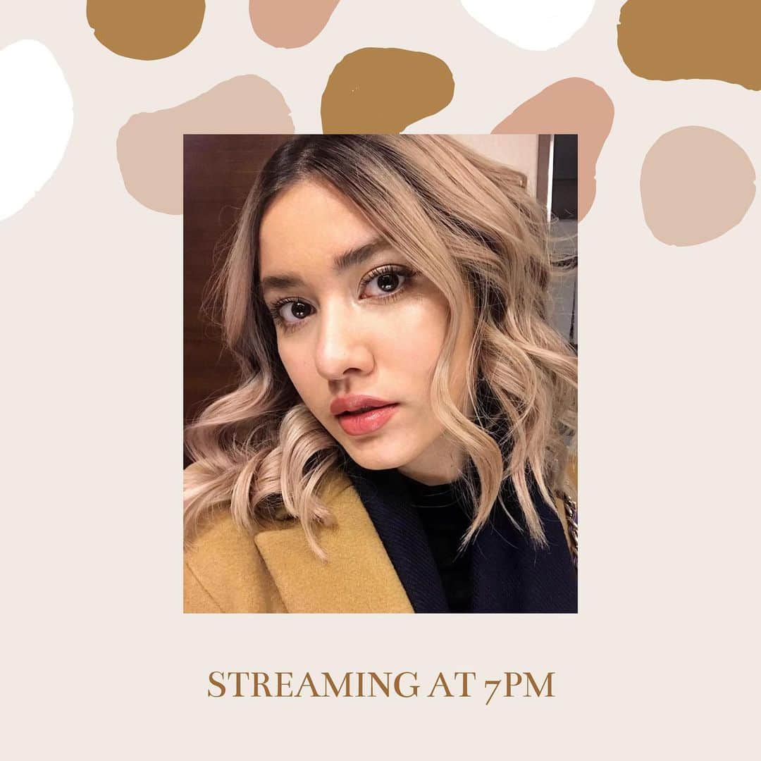 ローレン・ヤングのインスタグラム：「Started my stream on facebook!!!!   /laurenyoungph 💖」