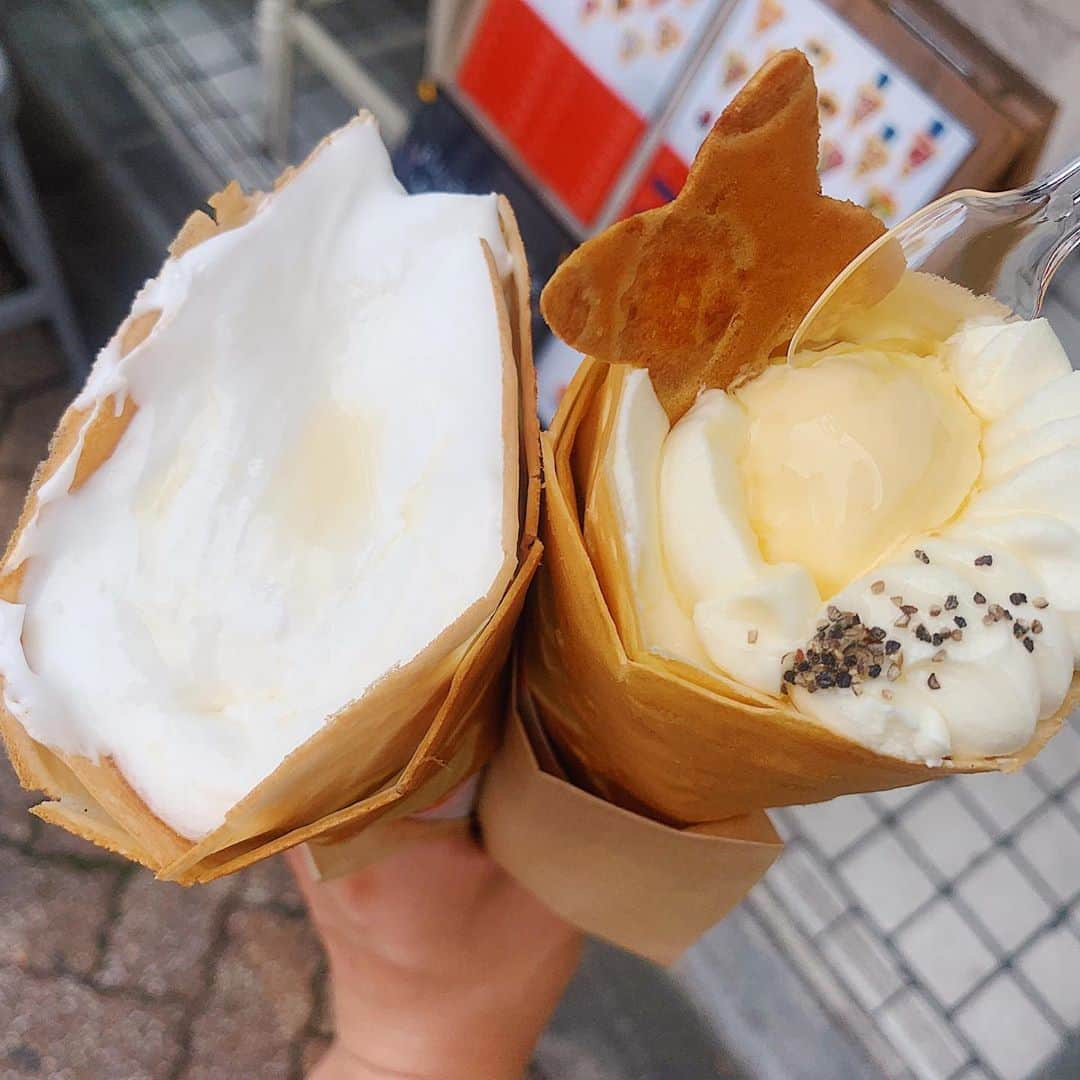 唯一無二の絶品グルメさんのインスタグラム写真 - (唯一無二の絶品グルメInstagram)「【HONEY BEE CREPE Tokyo】﻿ @東京：高円寺駅から徒歩6分﻿ ﻿ 蜂蜜を使ったクレープをテイクアウトできるお店。﻿ ﻿ 店名の通り蜂蜜を使ったメニューが豊富で蜂蜜ジェラート×マスカルポーネの組み合わせや蜂蜜生クリーム×フレッシュレモンなどの組み合わせを楽しめます！﻿ ﻿ サクサクに焼き上げた皮の食感も最高です！﻿ ﻿ クレープの金額は380~580円﻿ 一番人気の「蜂蜜生クリームとフレッシュレモン」は是非食べてもらいたい逸品！﻿ ﻿ 🕐12:00～19:30﻿ 📍東京都杉並区高円寺北3-35-24」8月12日 17時29分 - muni_gurume_japan