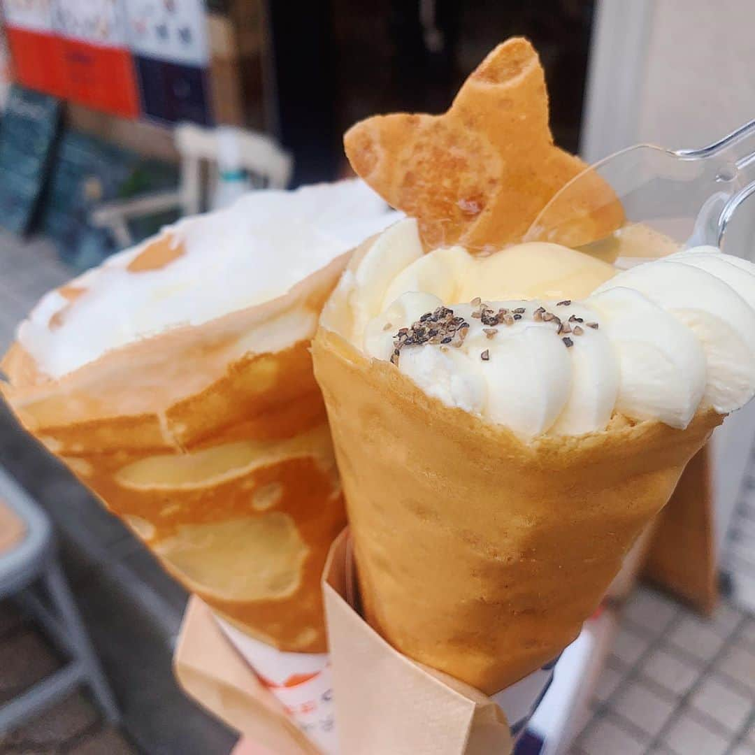 唯一無二の絶品グルメさんのインスタグラム写真 - (唯一無二の絶品グルメInstagram)「【HONEY BEE CREPE Tokyo】﻿ @東京：高円寺駅から徒歩6分﻿ ﻿ 蜂蜜を使ったクレープをテイクアウトできるお店。﻿ ﻿ 店名の通り蜂蜜を使ったメニューが豊富で蜂蜜ジェラート×マスカルポーネの組み合わせや蜂蜜生クリーム×フレッシュレモンなどの組み合わせを楽しめます！﻿ ﻿ サクサクに焼き上げた皮の食感も最高です！﻿ ﻿ クレープの金額は380~580円﻿ 一番人気の「蜂蜜生クリームとフレッシュレモン」は是非食べてもらいたい逸品！﻿ ﻿ 🕐12:00～19:30﻿ 📍東京都杉並区高円寺北3-35-24」8月12日 17時29分 - muni_gurume_japan