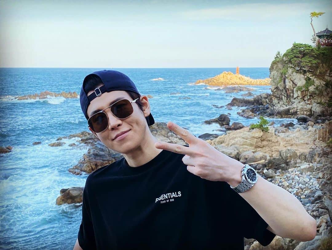 ハンビョル のインスタグラム：「🌊 Have a wonderful day」