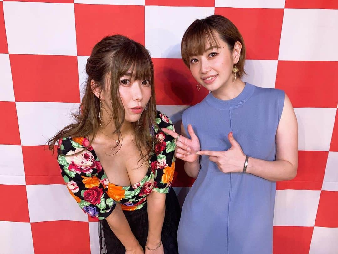 夏奈子さんのインスタグラム写真 - (夏奈子Instagram)「男性諸君！！ もりもり寄せ寄せ 詐欺にあわないように お気をつけください❤️  （．人．）  あ！！ 画像ズームしたでしょ？？？  #おっぱい #夢いっぱい #盛り #グラビア #love」8月12日 17時39分 - chankana0609