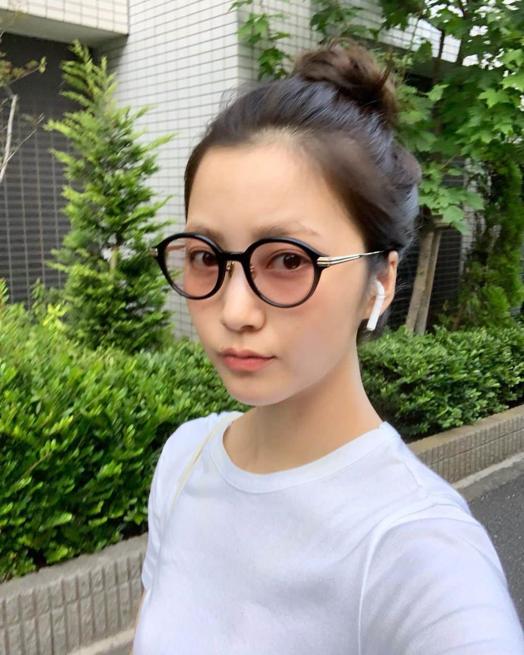 佐藤優津季のインスタグラム：「暗くなるの早くなった？😲…よね？ (あ、トレーニングの後で眉毛なくなってる😅😭✌️)  #ootd  #sunglasses #金子眼鏡  #tshirt #petitbateau #プチバトー　#12ans」