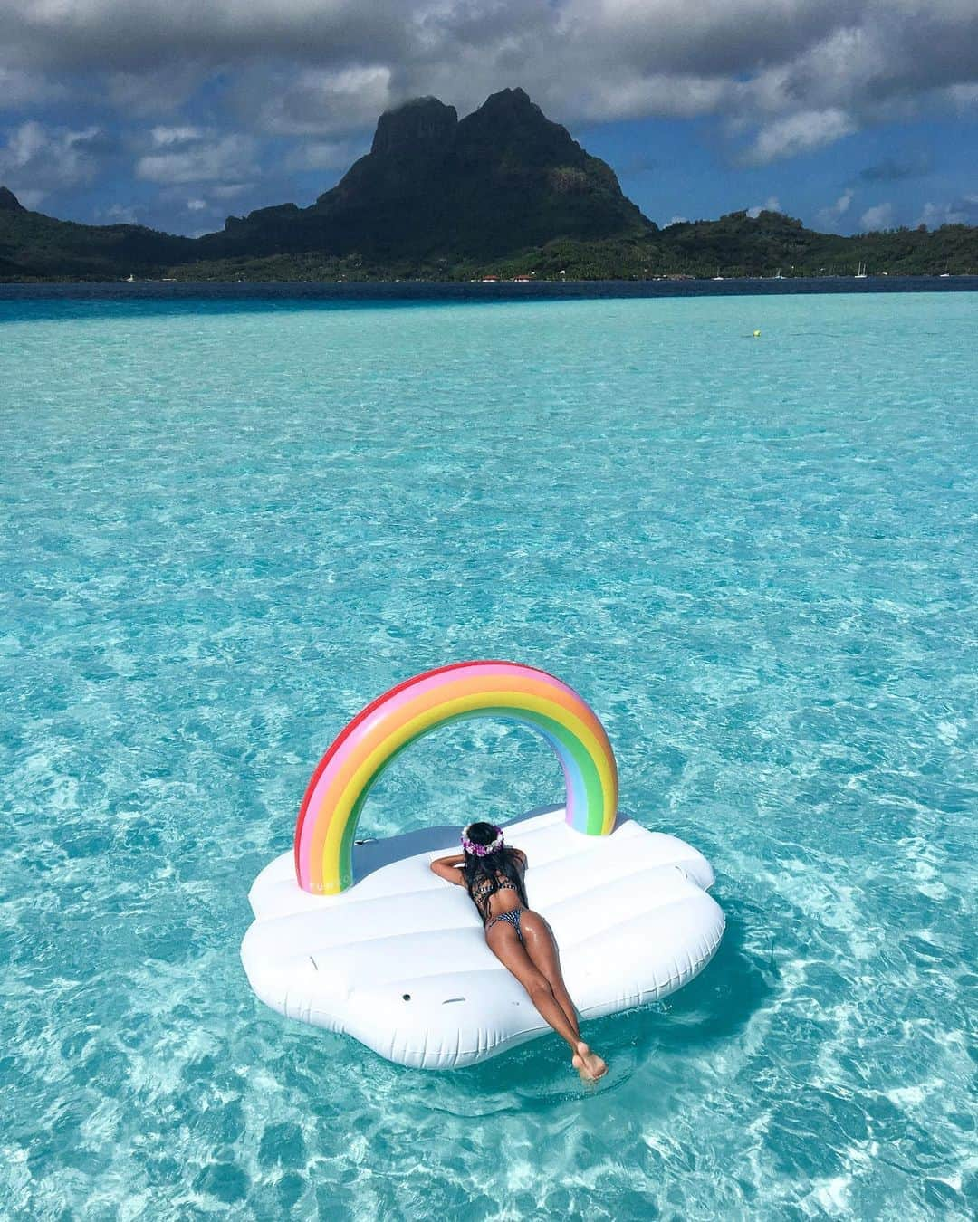 COCOさんのインスタグラム写真 - (COCOInstagram)「Take me back #borabora 🏝 🧜🏽‍♀️ @cocomermaid808 📷@jordanstallard 🤙🏽🤙🏽🤙🏽」8月12日 17時47分 - cocomermaid808