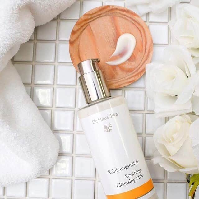 Dr. Hauschka Japan ドクターハウシュカさんのインスタグラム写真 - (Dr. Hauschka Japan ドクターハウシュカInstagram)「🌻20%OFF商品結果発表🌻⁠⠀ みなさまのコメントやご参加ありがとうございました。⁠⠀ .⁠⠀ .⁠⠀ 最も多かった商品は、クレンズクリームとクレンジングミルクでしたが、今回はコメントいただいた5アイテム全てを対象とさせていただくことにいたしました😀✨⁠⠀ ※商品情報はスワイプ👉⁠⠀ .⁠⠀ .⁠⠀ ・クレンジングミルク⁠⠀ 肌のバリア機能を守りながら、植物オイルでしっかり メイクや汚れを落とすミルククレンジング⁠⠀ .⁠⠀ .⁠⠀ ・クレンズクリーム⁠⠀ 泡立たない界面活性剤フリーの洗顔ペースト 毛穴汚れを落としながらゆらぎ肌をケア⁠⠀ .⁠⠀ .⁠⠀ ・フェイシャルトナー⁠⠀ アンチリスブルネラリアのエキスがたっぷりの 化粧水。使い続けると、肌の基礎体力がアップ⁠⠀ .⁠⠀ .⁠⠀ ・リバイタライジングデイクリーム⁠⠀ さらりとしたテクスチャーで使いやすい乳液タイプ お肌のトーンアップをしながらしっかり保湿⁠⠀ .⁠⠀ .⁠⠀ ・ボディオイル ＜バーチアルニカ＞⁠⠀ 天然香料のレモングラスの香りがここちよい セルライトや引き締めケアにぴったりの ボディオイル ⁠⠀ .⁠⠀ .⁠⠀ ⁠⠀ 期間限定&Dr.ハウシュカ公式アカウントをフォローしていただいているみなさま限定で20%OFFでお買い求めいただけます！期間中にクーポンコードをご利用の上、お買い求めください✨⁠⠀ .⁠⠀ .⁠⠀ 【SALE期間】⁠⠀ 8月13日(木)～8月20日(木)23：59⁠⠀ .⁠⠀ 【クーポンコード】⁠⠀ 27SPD9ST⁠⠀ .⁠⠀ .⁠⠀ ※ご購入の際はクーポンコードをご利用ください。⁠⠀ ※クーポンコードをご利用にならない場合20%OFF対象外となりますのでご了承ください。⁠⠀ ※クーポンコードは公式オンラインサイト限定となります。公式オンラインサイト以外のWEBサイトや店舗でのご利用はできかねますのでご了承ください。⁠⠀ ※期間限定となります。⁠⠀ ※他のクーポンとの併用は不可です。⁠⠀ ※本キャンペーンは都合により事前のお知らせなしに変更または終了となる場合がごじいますのでご了承ください。⁠⠀ .⁠⠀ .⁠⠀ #ドクターハウシュカ #Drハウシュカ ⁠⠀ #ナチュラルコスメ #オーガニックコスメ #スキンケア #ボディケア #夏コスメ #海外コスメ ⁠⠀ #セール #セール情報 #期間限定 #セール品 #セール中 #SALE #サマーセール #クレンジングミルク ⁠#乾燥ケア #乾燥対策 #ナチュラル #ボディケア #スキンケアマニア #保湿  #ひきしめボディ #ボディケアコスメ #ボディケア用品 #むくみ #むくみケア #セルライトケア #オイル美容 #キャンペーン実施中」8月12日 18時13分 - drhauschkajapan