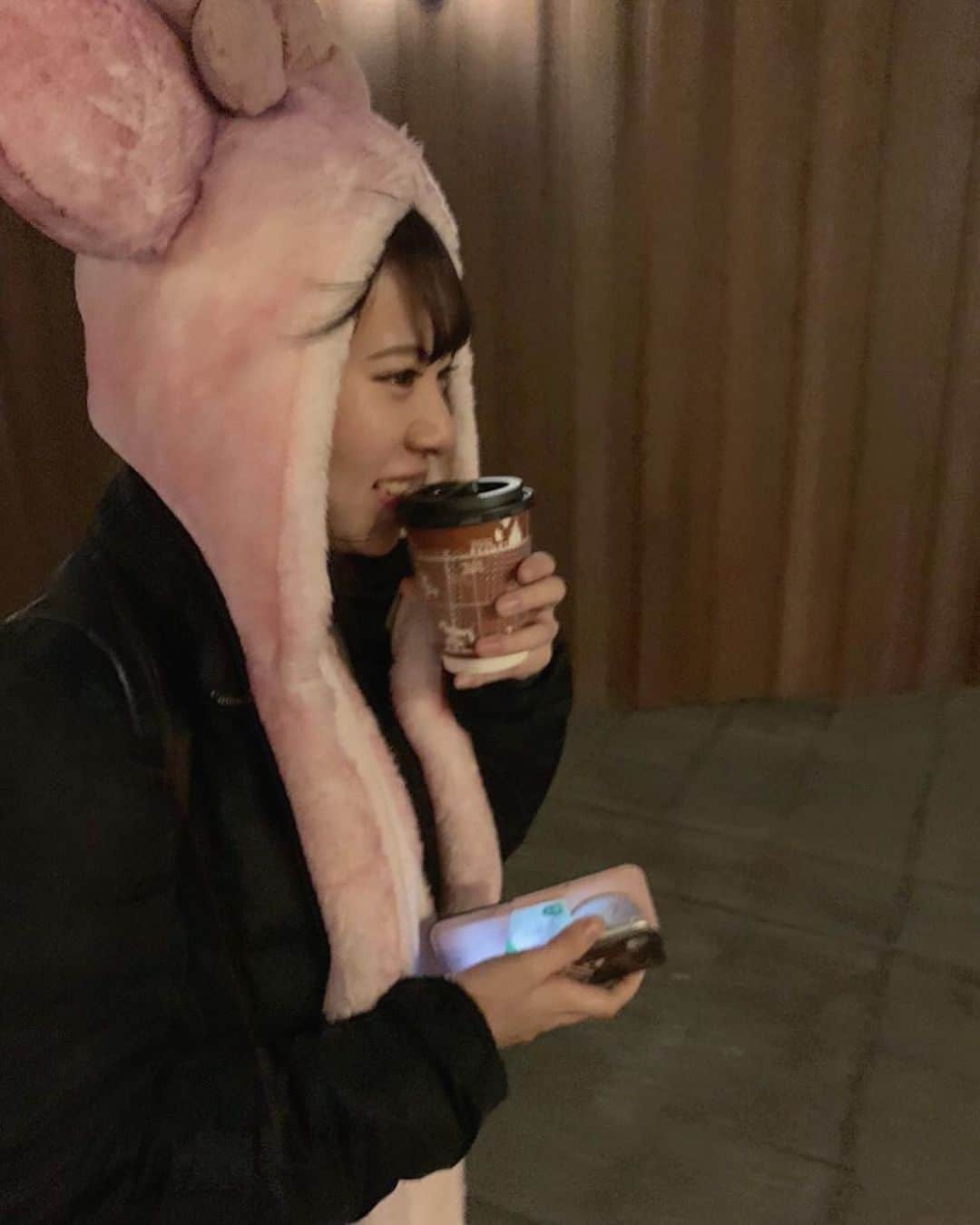 林桃絢美のインスタグラム：「・ ・ こんばんは！ ・ 去年のお誕生日は友達と2人でディズニーに行きました🌼 ・ かなり前から予定を空けてくれていたのがとっても嬉しかったです🌷 ・ ・ そして本日も　#もなポチ していただけると嬉しいです😊 Twitterに別の写真も載っているのでチェックお願い致します🌟 ・ #日本女子大学コンテスト　#日本女子大学　#ミスコンテスト　#2020 #ディズニー　#TDL #誕生日」