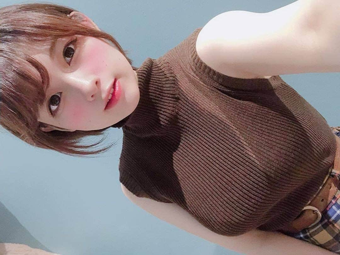 美女部屋さんのインスタグラム写真 - (美女部屋Instagram)「". 美女部屋では いまインスタグラムで注目すべき美女をご紹介します🌹 . 今回ご紹介させていただくのは寝々ねねこさん<@ne____x4> @ne____x4 さんのアカウントには 他にも素敵な投稿がたくさんあるので是非見てみてくださいね✨  いいねコメントフォロー で、応援お願いします！👏 . @bijo.room #美女部屋 💧 。 #撮影 #촬영 #ポートレート #인물 #ポートレートモデル #被写体 #サロンモデル #ショート #撮影モデル #ショートヘア #ショートカット #shorthair #ノースリーブニット #イメチェン #short #ベリーショート #단발머리 #自撮り #selfie #selca #japanesegirl #japanese #instagram #instalike #instagood #girl #お洒落さんと繋がりたい #ショートヘアアレンジ #茶髪ショート"」8月12日 18時20分 - yuuki_s1