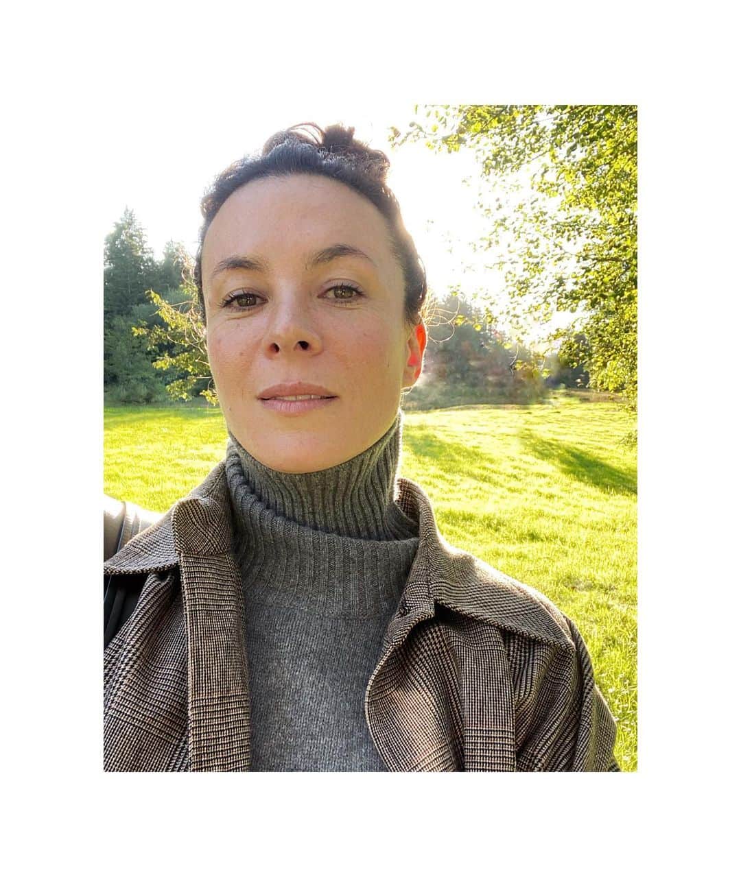 ギャランス・ドレのインスタグラム：「Summer in Scotland. Temperatures are great. Exactly like LA in the deepest of winters 😬🏴󠁧󠁢󠁳󠁣󠁴󠁿😍 . . . Wearing all @co all the time!」