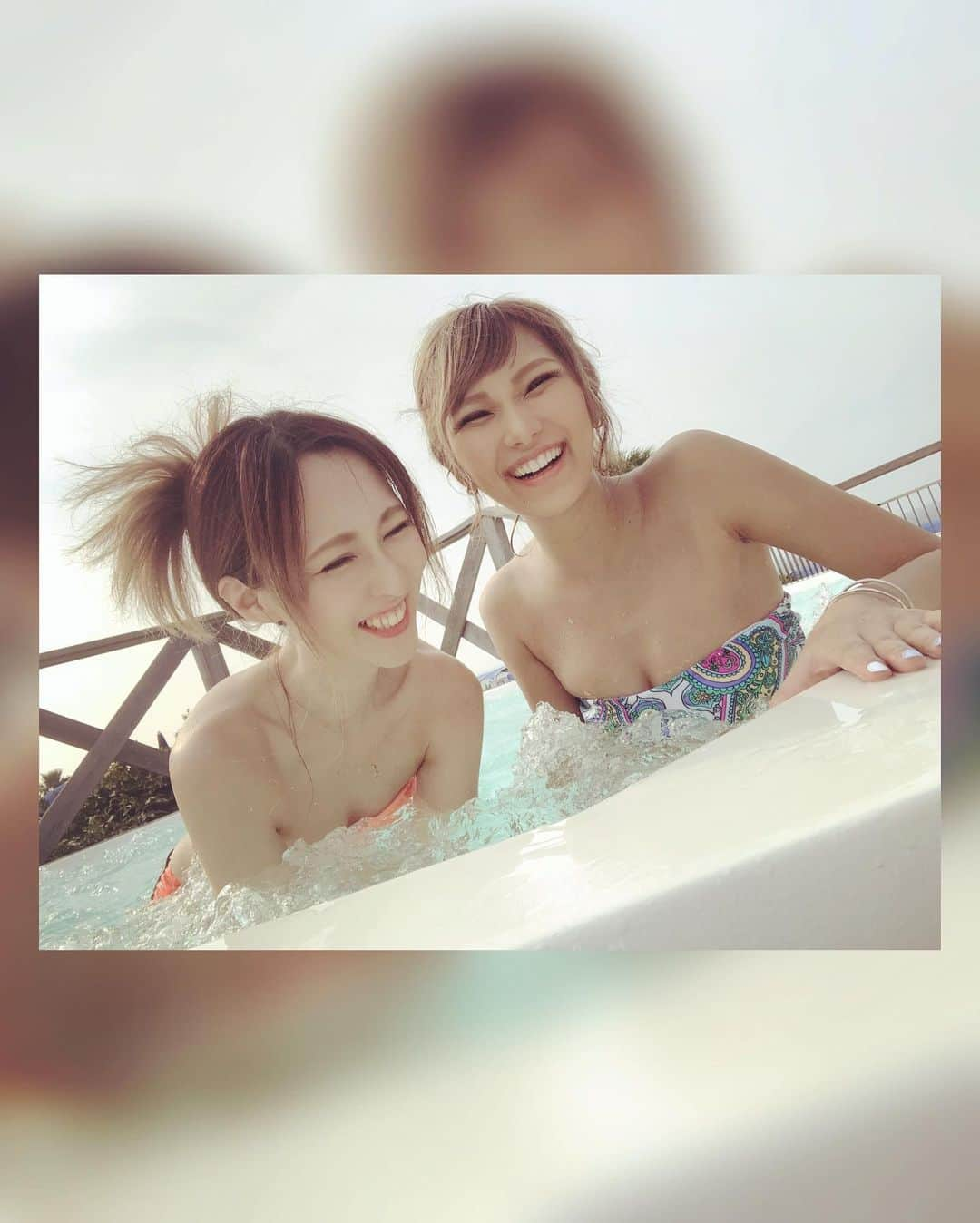 高橋由真さんのインスタグラム写真 - (高橋由真Instagram)「🌴🌈🌞❤️  夏っぽい投稿まだ続くよ💨 (普段はほとんど家から出てなくて、夏感0なのでお付き合い願います😂)  制限されてる今年のロングビーチは、毎年の混み具合が嘘かのように人が居なくて最高でした🥺✨  まいしゃんとも一切会ってなくて4ヶ月ぶりに会えた😭💕  友達と過ごせる時間って貴重で大切なのを再確認。🤝 太陽に当たるってのも幸せなことだと再確認。🌞  自撮りの写メを並べてみたけど…お腹が見えてないと妊婦感ない気もする🤰  でも今日検診に行ったら妊娠前から+6.1kgkになってたよお〜〜！ 着々と赤ちゃんと一緒にママも大きくなってます🤣←  SNSでプールや海やBBQ行ってる人多く見かけるけど、、最近の暑さ尋常じゃないから熱中症に気を付けてね🥵💦  #妊婦 #大磯ロングビーチ #マタニティ #プール #水着 #ゆまいち #久々の再会 #久々の太陽 #🌈 #🌴 #🌺　.」8月12日 18時24分 - yumachi1021