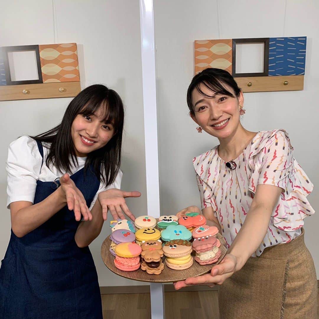 朝日放送「おはよう朝日土曜日です」さんのインスタグラム写真 - (朝日放送「おはよう朝日土曜日です」Instagram)「ハタチの堀ちゃんに学ぶ✍️ 女子BUZZワード💝 #おはよう朝日土曜日です #おは土 #ABCテレビ #ハッピーやっぴー #八塚彩美 #たこやきレインボー #堀くるみ #手に持ってるのは #最新スイーツ🍰 #今週は #写真がいっっっぱいあるので #少しずつあげます🤲 #8月15日放送」8月12日 18時26分 - ohado6ch