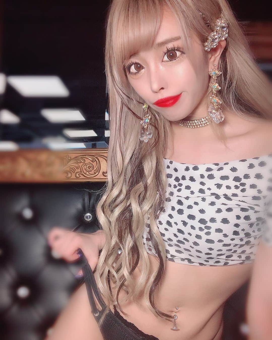 あんじゅのインスタグラム：「♡ ． 今日からオド芸が変わるよ☺️✌🏻💓 ． ．  #Burlesque #バーレスク #バーレスク東京 #大阪 #バーレスク大阪 #北新地 #ミナミ #キャバ嬢 #ホスト #歌舞伎町 #ダンサー #Japanesegirl #自発ください  #ギャルメイク #グラビア  #金髪ボブ #ギャル #加工厨 #ジャニオタ #スレンダー #エロ可愛い #ビキニギャル #撮影会 #雰囲気好きな人いいね #自撮り界隈  #1mmでもいいなと思ったらいいね #被写体  #夏ネイル #水着ギャル #ネイル」