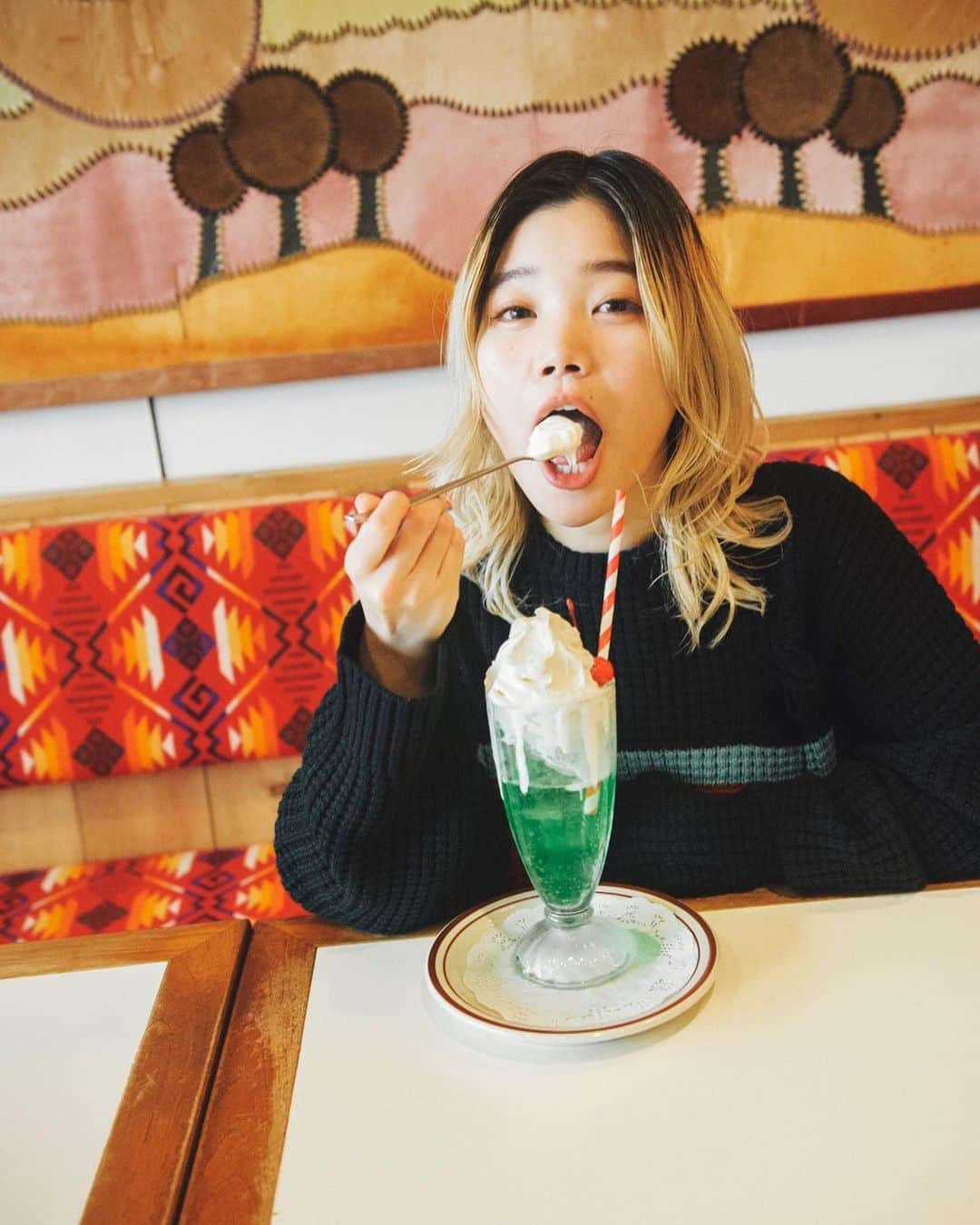 板橋よしえのインスタグラム：「▷ ▷ ▷対談連載 デザイナー板橋よしえの「おしえて好きなひと」第18回目のゲストは！ 快進撃が止まらないBiSHのセントチヒロ・チッチちゃん♥ 真っ直ぐ突き刺さるような透明感のある歌声でいろんな表情をみせてくれるチッチちゃんと2人の出会いからチッチちゃんの内面の強さのルーツなどたくさんお話しました。 ぜひ読んでもらえたらうれしいです☺️ プロフィールから飛べるようになっています～🙋‍♀️ #candystripper #candystripper_magazine 8月号 #BiSH #セントチヒロチッチ」