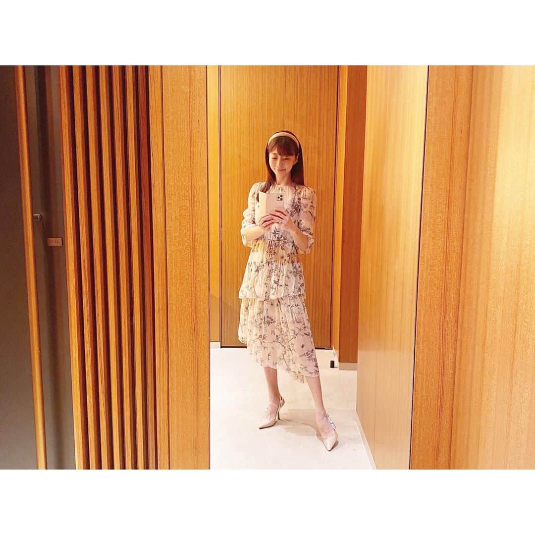 石井美保さんのインスタグラム写真 - (石井美保Instagram)「今日は　@zimmermann のワンピースでした。最近ここのワンピース率高しです。」8月12日 18時38分 - miho_ishii