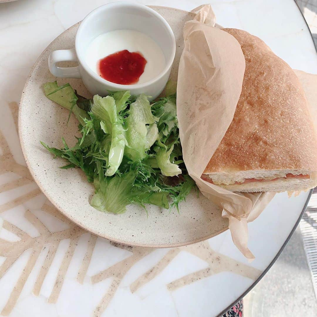 近藤美月さんのインスタグラム写真 - (近藤美月Instagram)「﻿ ﻿ Breakfast 🍞🌞﻿ ﻿ 朝に自分の時間を作ると﻿ 1日の質が良くなる ☺︎﻿ ﻿ ﻿ ﻿ ﻿ ﻿ ﻿ ﻿ #breakfast#モーニングルーティン#モーニングプレート#梅田モーニング#大阪モーニング#朝ご飯プレート#朝活女子#梅田カフェめぐり#梅田カフェ巡り#関西おすすめカフェ#関西インスタ映え」8月12日 18時41分 - miittsuk