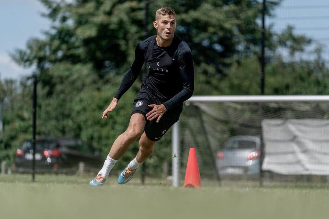 エミル・ベルグレーンのインスタグラム：「EYES on the ⚽️」