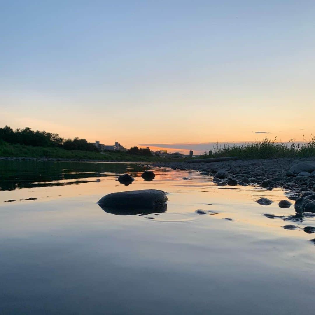 萩原章太のインスタグラム：「ｓｕｎｓｅｔ🌿 #nature #summer #sunset #river」