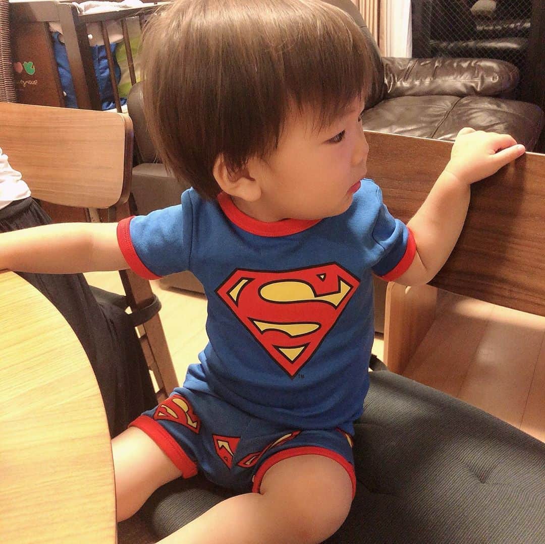 齋藤菜月さんのインスタグラム写真 - (齋藤菜月Instagram)「生まれたてもかわいいし 1歳もかわいいし 2歳もかわいい、、 ほんとにかわいい🥺❤️❤️❤️ 最近また親友さん達の赤ちゃんが生まれて毎日キュンキュン 涙出る😭💖💖 子育て知識ばっかり増えていく菜月おばさん🤣🤣🤣 かわいいちゃん達愛してる🥺💖 あとみんないいままぱぱすぎて尊敬する🥺❤️❤️ 私はただただ癒されて 人のおうちに酒持ち込んで飲み続けてる🍷 いつも幸せをありがとぅ🥺 #👶#子犬みたい #可愛すぎる#体全部預けてくる#愛おしい #ママリ　とは #スーパーマン#バットマン#可愛い子供服すぐ買っちゃう」8月12日 19時01分 - irisnacchi