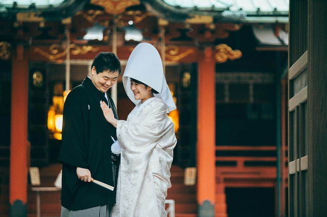 オテル・ドゥ・ミクニ(ウェディング)公式のインスタグラム：「@improve.photo_movie  . . 提携の #赤坂氷川神社 ⛩にて . #結婚式 #和婚 #神前式 #神前式挙式 #花嫁衣装 #白無垢 #和婚をもっと盛り上げたい #オテルドゥミクニ #レストランウェディング #東京結婚式 #和婚花嫁 #weddingphotography #wedding #japanesewedding」