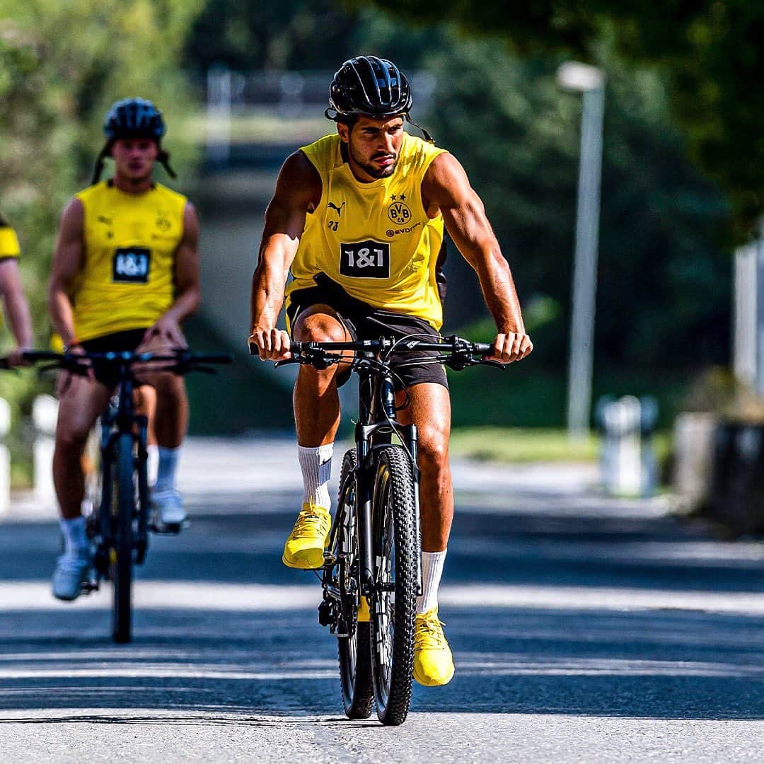 エムレ・カンのインスタグラム：「They see us rollin', they hatin'.. 🚴🏽‍♂️😅」