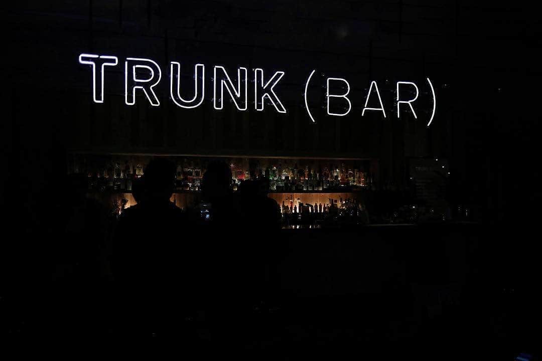 TRUNK(HOTEL)さんのインスタグラム写真 - (TRUNK(HOTEL)Instagram)「Let the neon light lead your night #trunkhotel   #trunkhotel #ブティックホテル #boutiquehotel #trunkbar #bar #lounge #cocktailbar #cafe #coffee #cocktail #hotel #tokyo #shibuya」8月12日 19時04分 - trunkhotel_catstreet