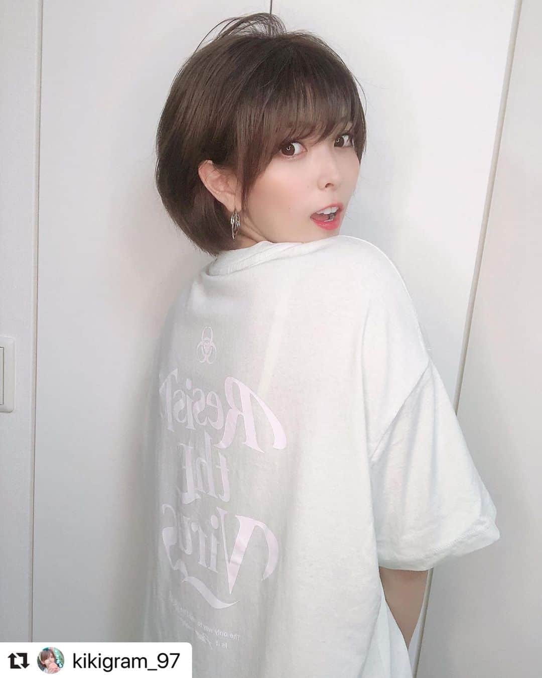 koichi kondoのインスタグラム：「#Repost @kikigram_97 with @make_repost ・・・ おにゅーTシャツ💓 . . 白に見えるけど！ミントグリーン！ ミントグリーン大好き😘 . . @lit_mitore_ig  . . 8/10から販売だって💓 . . . #ショートヘア #ショートボブ #ショートカット #ショートカット #ショートヘアアレンジ #ショート女子 #ショートスタイル #tシャツコーデ #tシャツワンピ #ビックtシャツ #ビッグシルエット #ビックt #ビッグt #ビッグtシャツ　#ボーイッシュ #メンズライク」