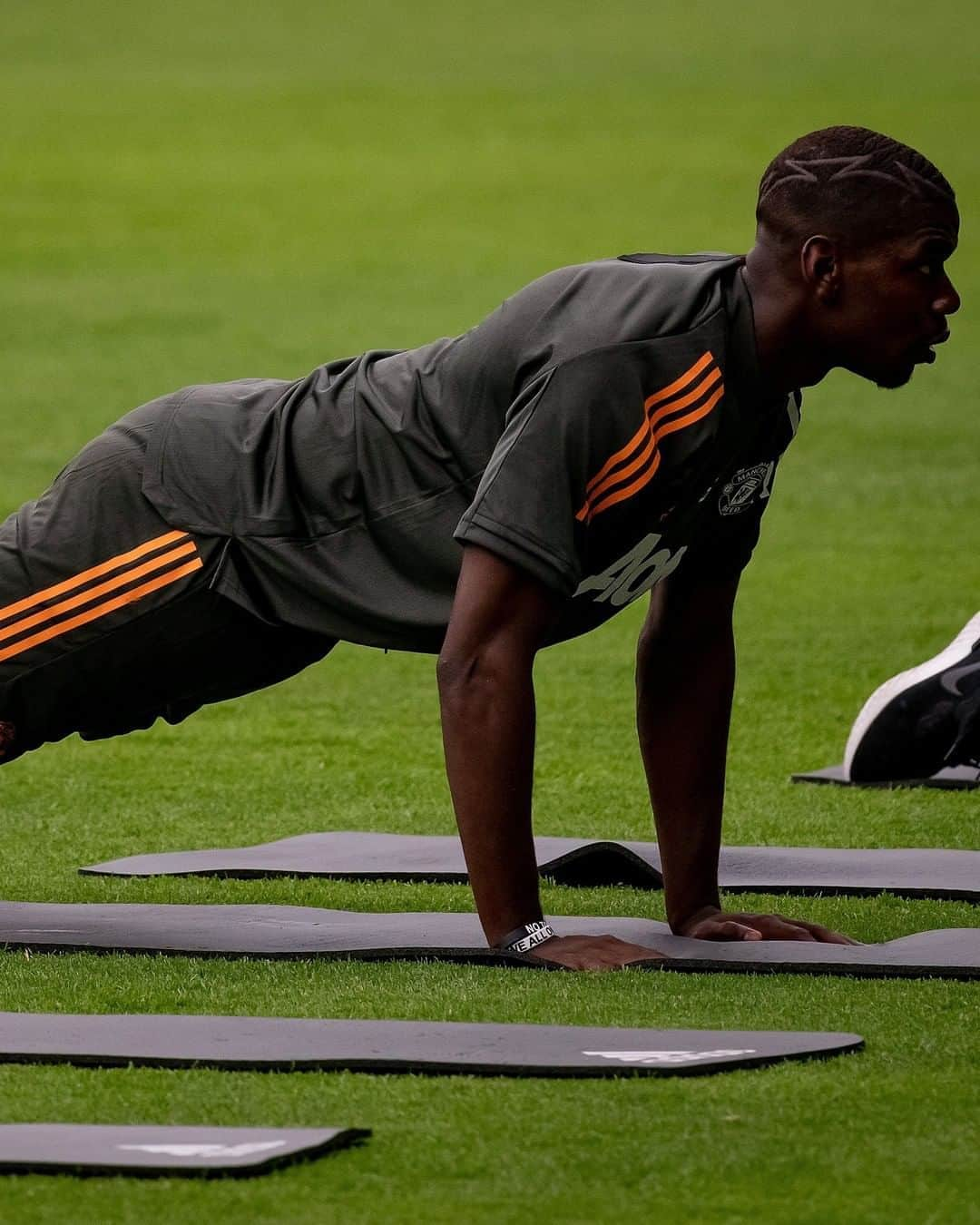 マンチェスター・ユナイテッドさんのインスタグラム写真 - (マンチェスター・ユナイテッドInstagram)「No pain, no gain 😅💪 #MUFC #EuropaLeague」8月12日 19時15分 - manchesterunited