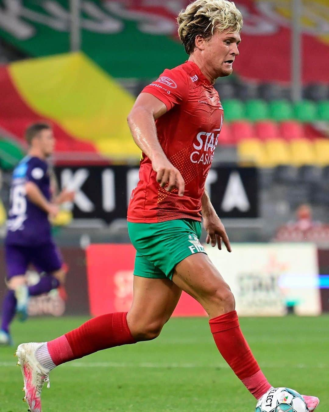 キャメロン・マクギーハンのインスタグラム：「League debut 🇧🇪 @proleaguebe @kvoostende_official」