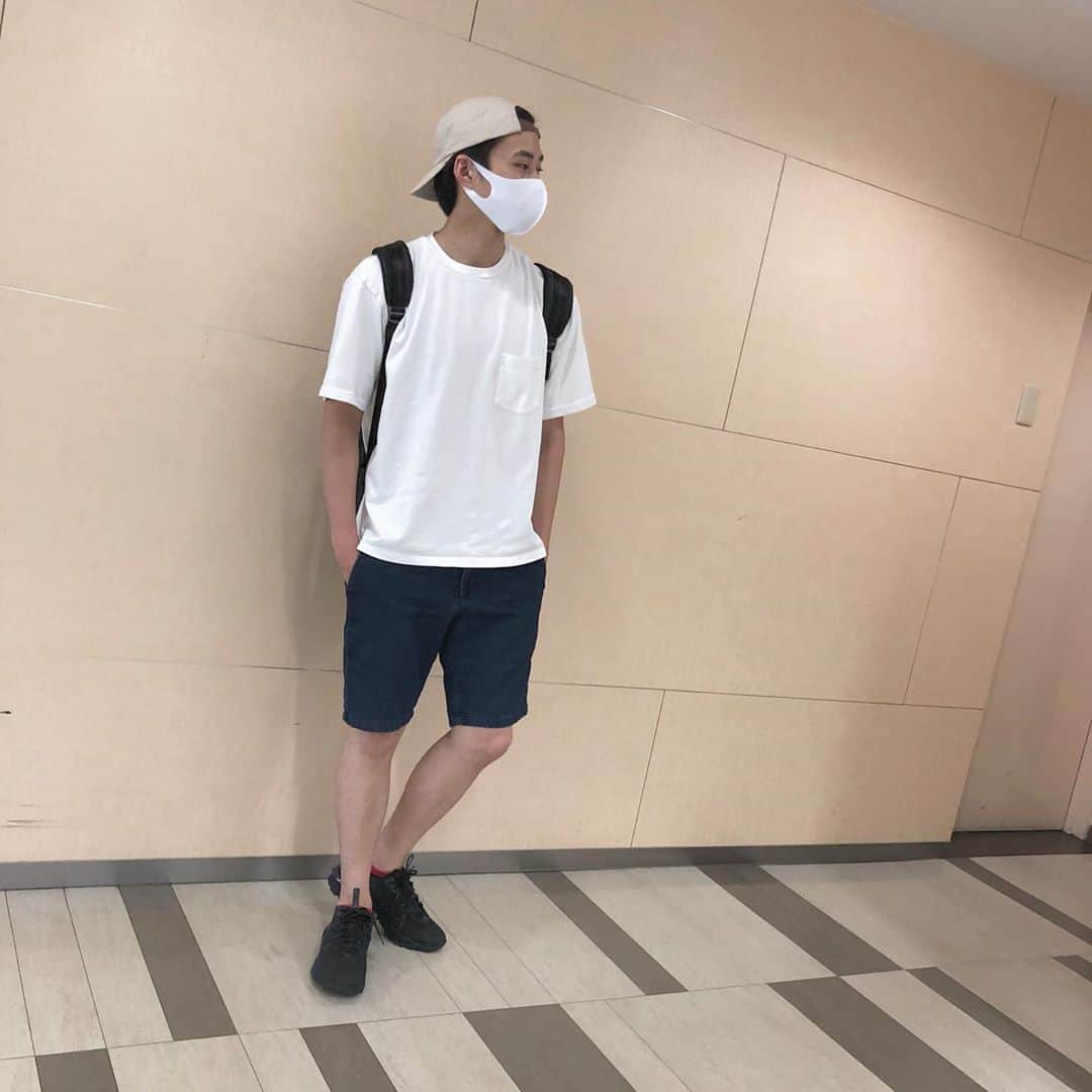 山口託矢さんのインスタグラム写真 - (山口託矢Instagram)「. 私服は基本半ズボン履かない主義だけど 今日は暑すぎて履いてみたんだ… . . 涼しすぎてビビったよね…🥺🍃 . もう元には戻れないかもしれない… . . うっそ〜〜ん！ ちゃんとスキニーもデニムも全部履いてくよ〜😎 . . #夏 #夏コーデ #半ズボン #デビュー  #シンプルコーデ  #山口の美脚を存分に押し出していくコーデ 笑」8月12日 19時23分 - taku_ya_maguchi