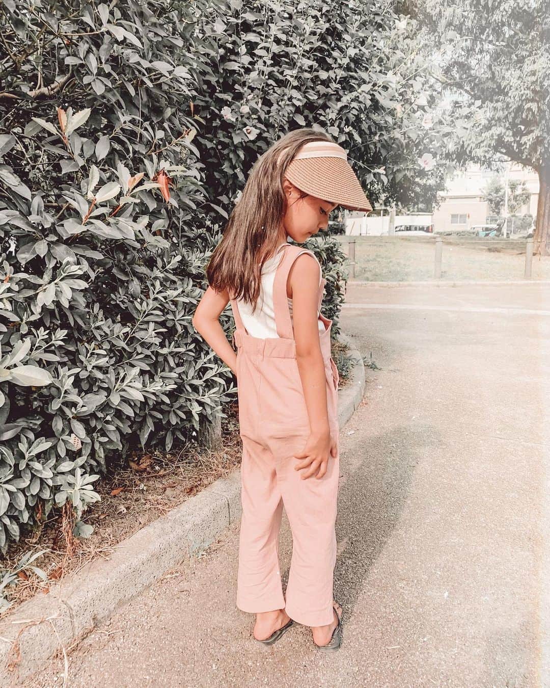 ✷kana✷さんのインスタグラム写真 - (✷kana✷Instagram)「🌞 . . 新しく届いたお洋服で 遊びに行ったけどあっせだくーー💦 だけど夏休み楽しんでます♡ salopette @petit_chouchou1129  sunvisor @urbancherry_  ※5枚目顔がホラーww」8月12日 19時44分 - xxkana513xx