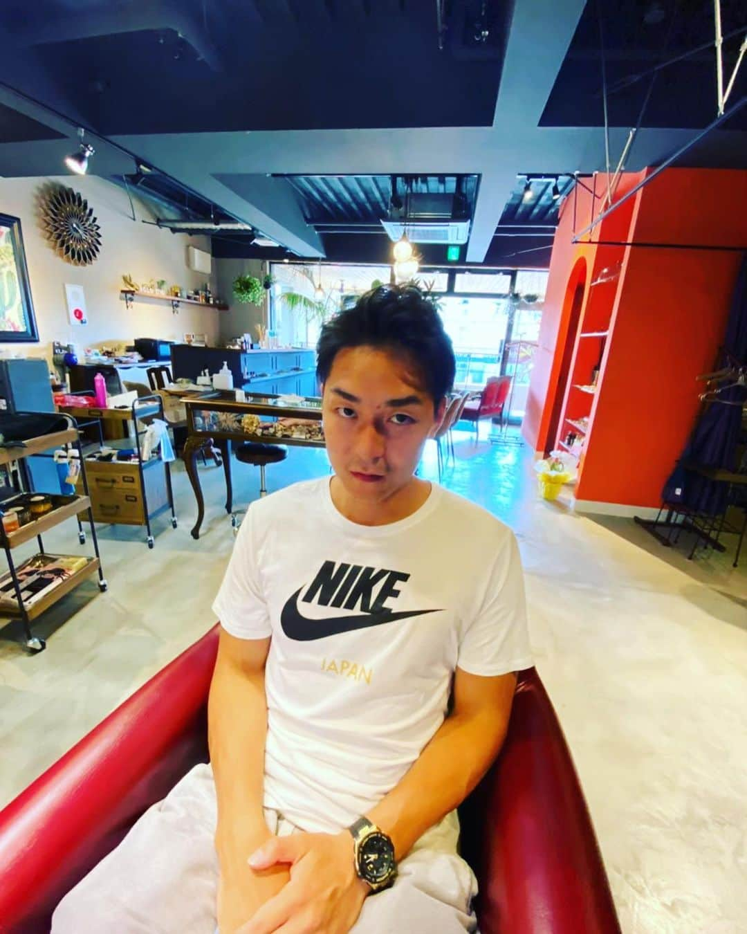 高畠佳介さんのインスタグラム写真 - (高畠佳介Instagram)「僕の行きつけの美容室をご紹介！﻿ その名も @solo_uno_masa  さんです！！﻿ 優しいママが気軽に相談に乗ってくれて自分に合った髪型にしてくれます！カットもパーマも炭酸スパもあるので、最高です(^^)﻿ ﻿ そして、内装がゴージャスオシャレ！ピアスやイヤリングも置いていてそれも女性にピッタリです♪﻿ とてもママもフレンドリーなので、ぜひみなさんも行ってみてください！！﻿ ﻿ 僕をパーマに挑戦させてくれたのもハゲじゃないから大丈夫と勇気づけてくれてるのもママです！笑﻿ ﻿ よろしくお願いします！﻿ ﻿ @solo_uno_masa ﻿ #solouno ﻿ #美容室﻿ #カット﻿ @orangevikings ﻿ #愛媛オレンジバイキングス #愛媛県 #愛媛県松山市」8月12日 19時40分 - bataacorn