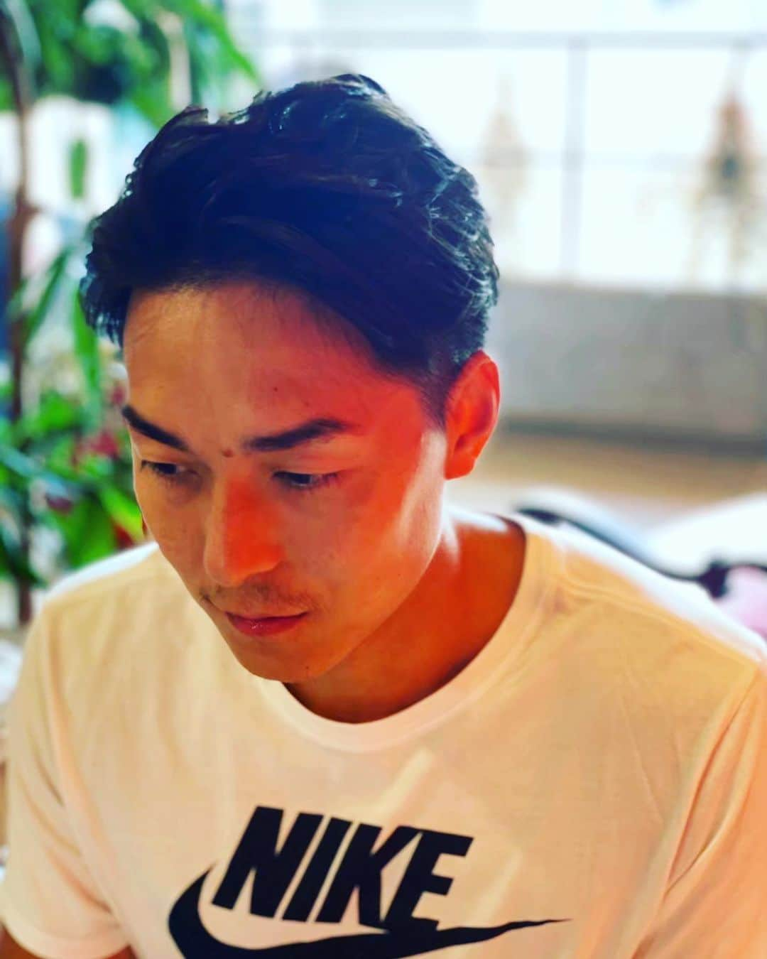 高畠佳介さんのインスタグラム写真 - (高畠佳介Instagram)「僕の行きつけの美容室をご紹介！﻿ その名も @solo_uno_masa  さんです！！﻿ 優しいママが気軽に相談に乗ってくれて自分に合った髪型にしてくれます！カットもパーマも炭酸スパもあるので、最高です(^^)﻿ ﻿ そして、内装がゴージャスオシャレ！ピアスやイヤリングも置いていてそれも女性にピッタリです♪﻿ とてもママもフレンドリーなので、ぜひみなさんも行ってみてください！！﻿ ﻿ 僕をパーマに挑戦させてくれたのもハゲじゃないから大丈夫と勇気づけてくれてるのもママです！笑﻿ ﻿ よろしくお願いします！﻿ ﻿ @solo_uno_masa ﻿ #solouno ﻿ #美容室﻿ #カット﻿ @orangevikings ﻿ #愛媛オレンジバイキングス #愛媛県 #愛媛県松山市」8月12日 19時40分 - bataacorn